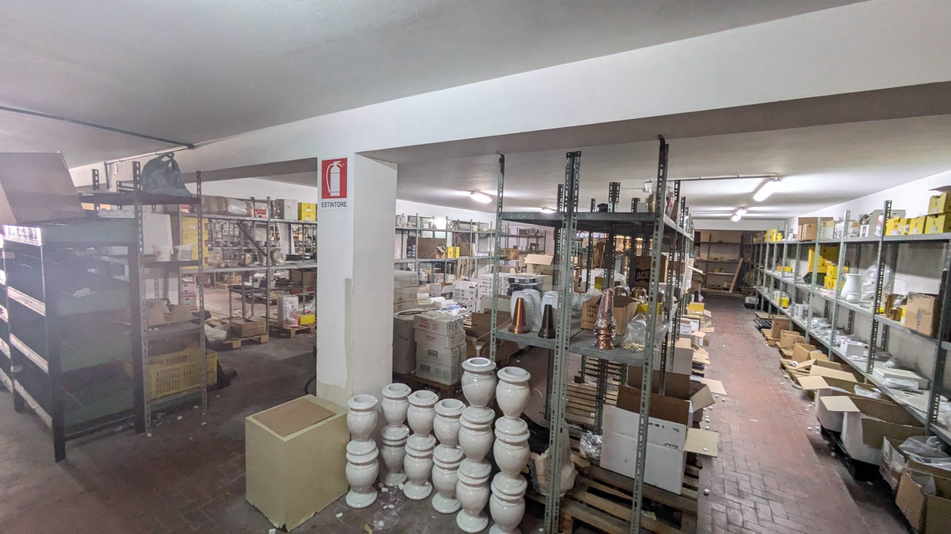 Magazzino in vendita a Floridia