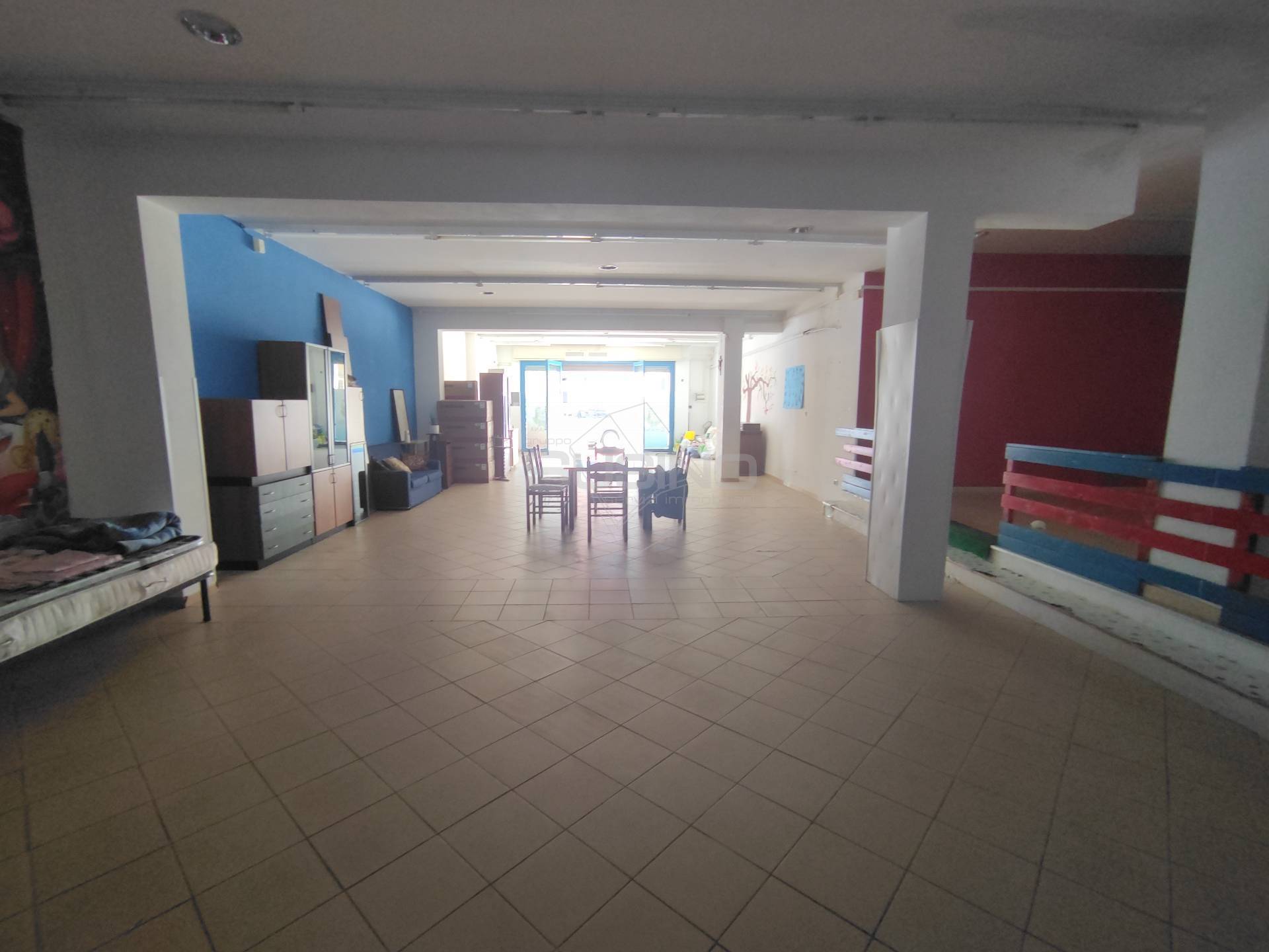 Locale commerciale in affitto a Floridia, Vignalonga
