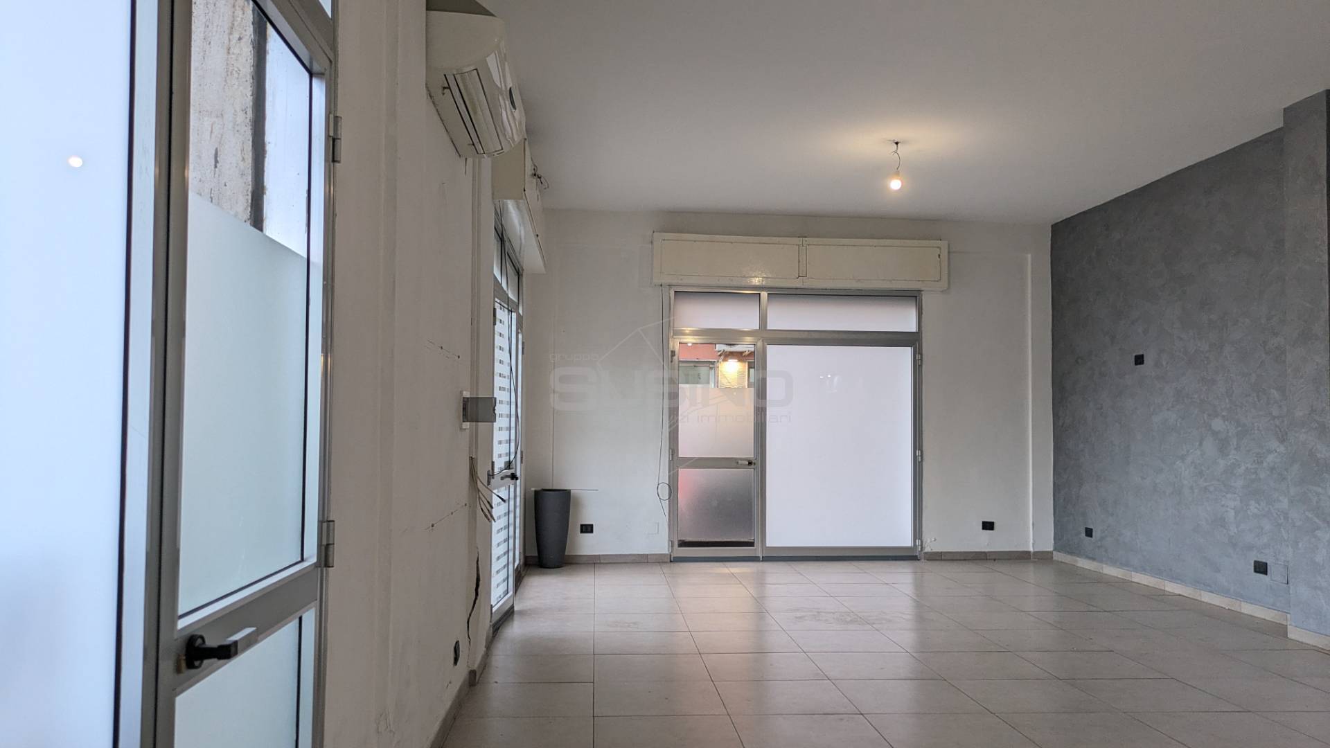 Locale commerciale in affitto a Floridia, Stazione