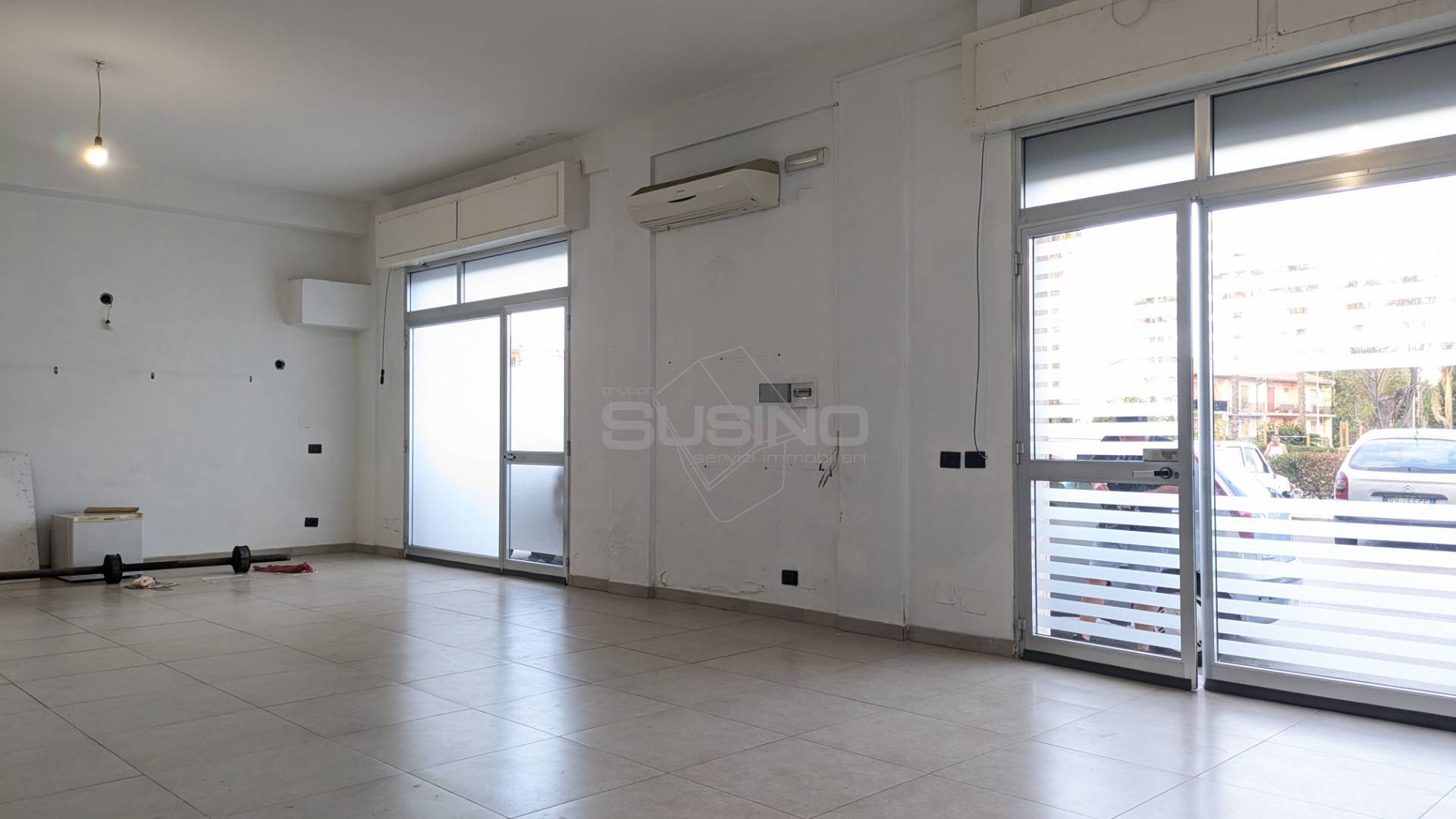 Locale commerciale in affitto a Floridia, Stazione