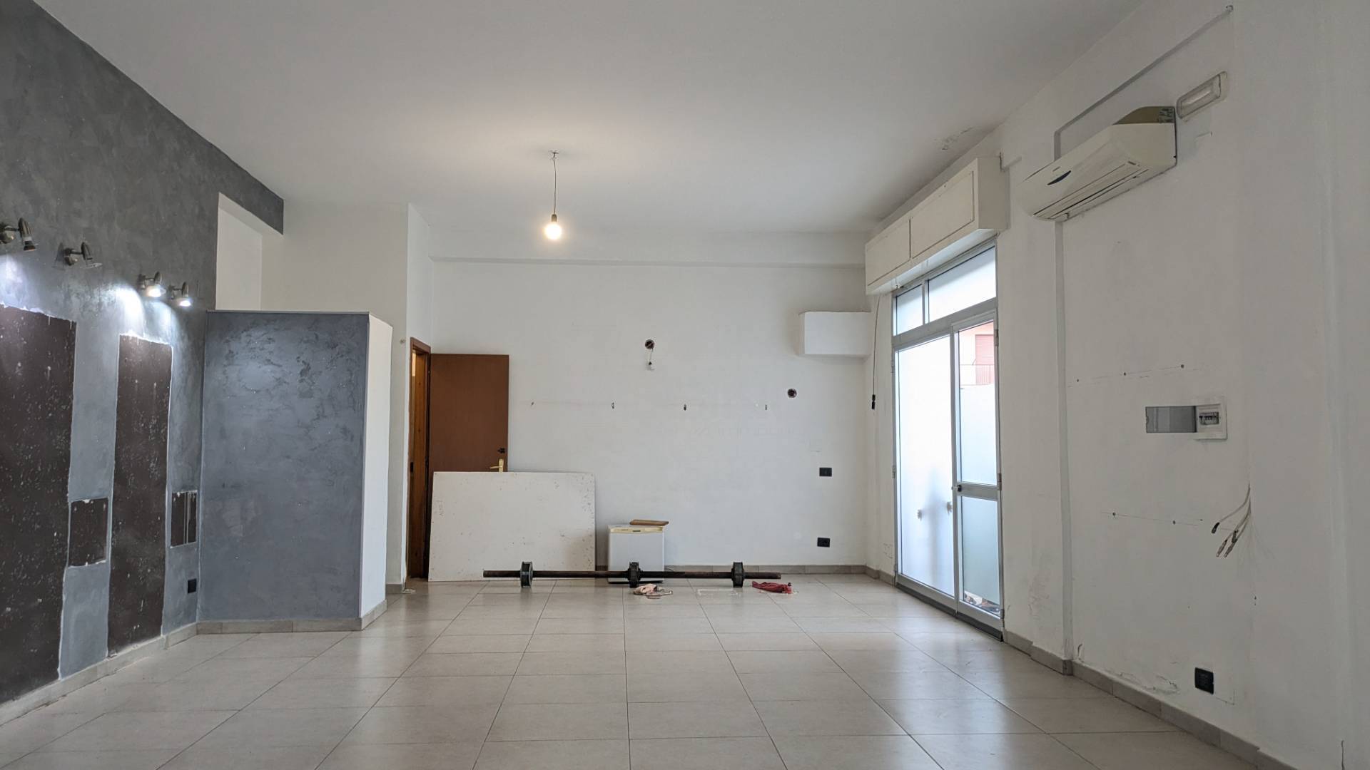 Locale commerciale in affitto a Floridia, Stazione