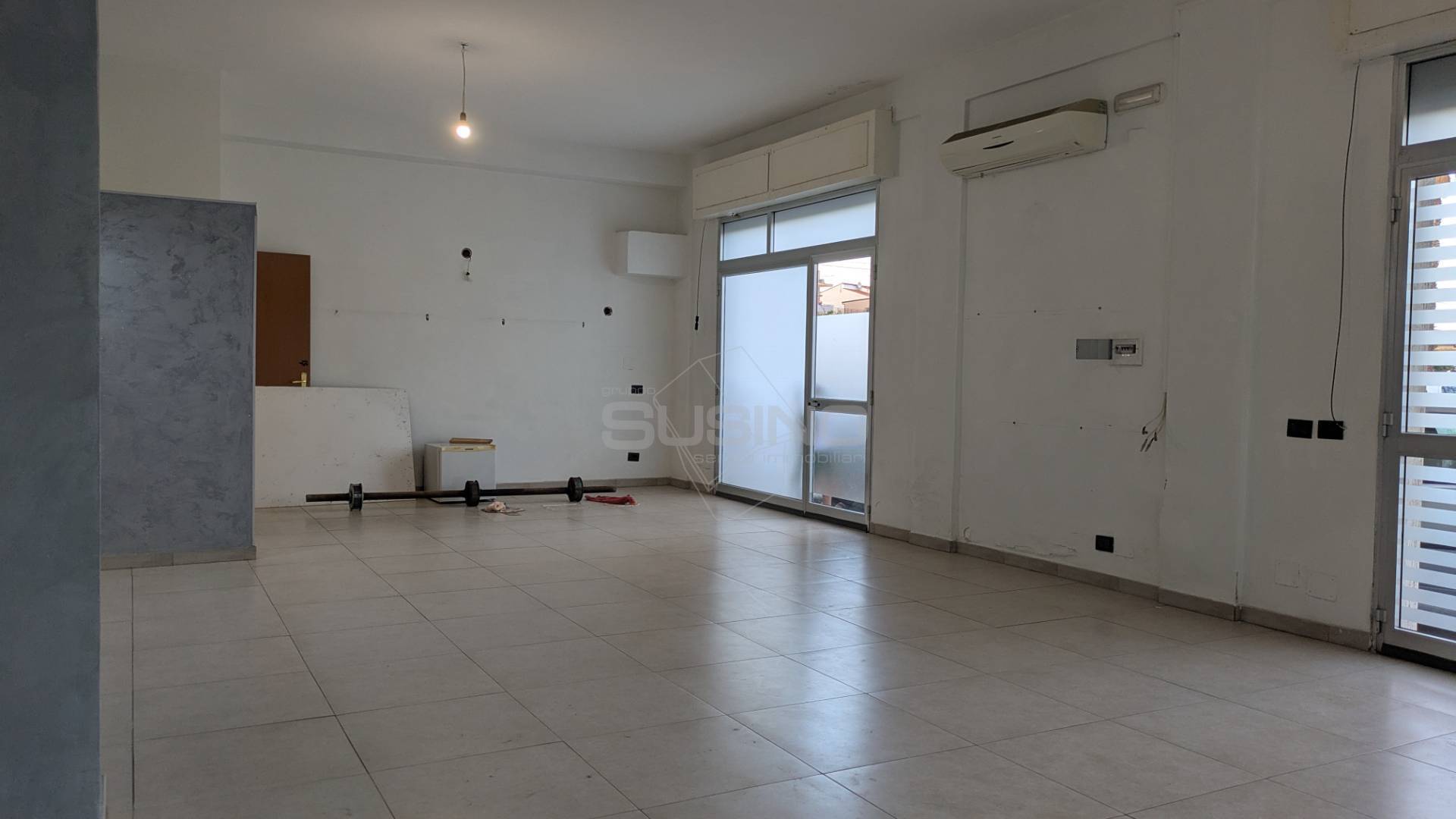 Locale commerciale in affitto a Floridia, Stazione