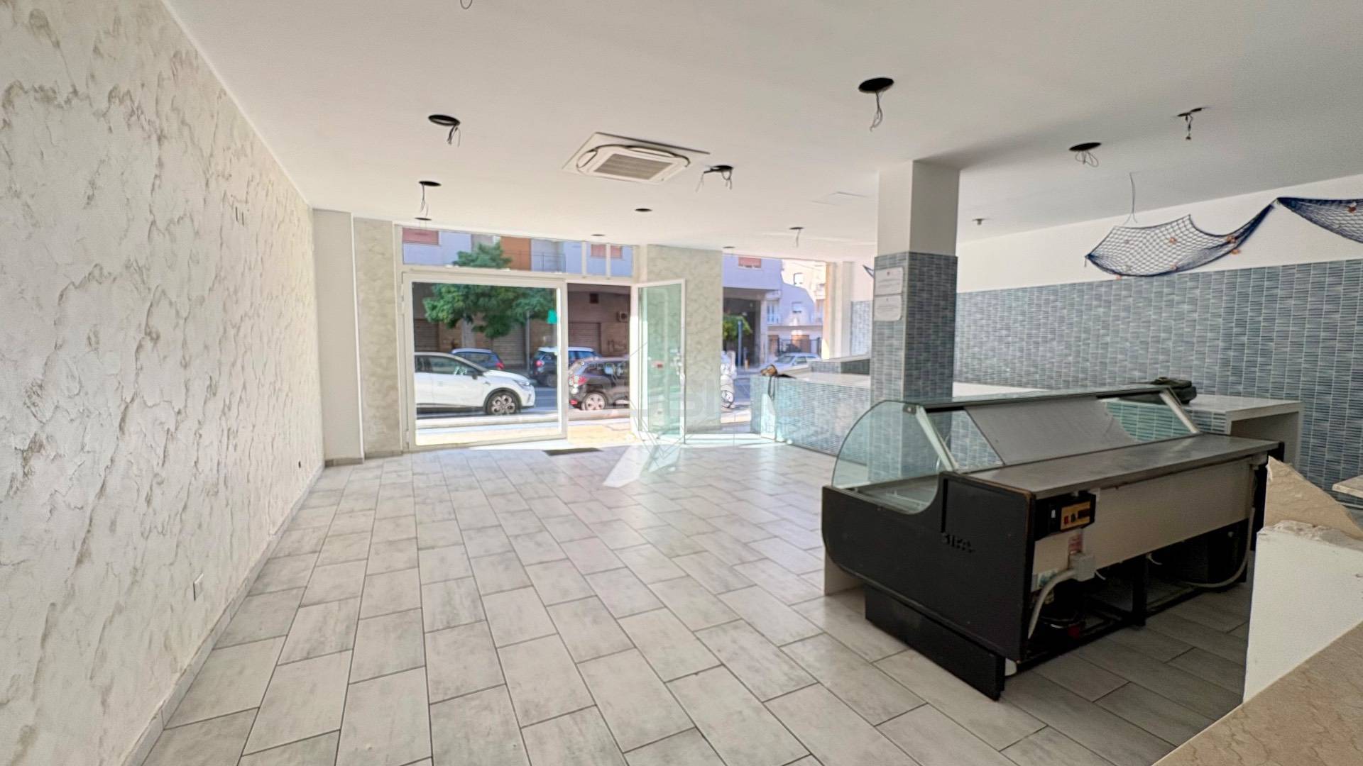 Locale commerciale in affitto a Siracusa, Tica-tisia