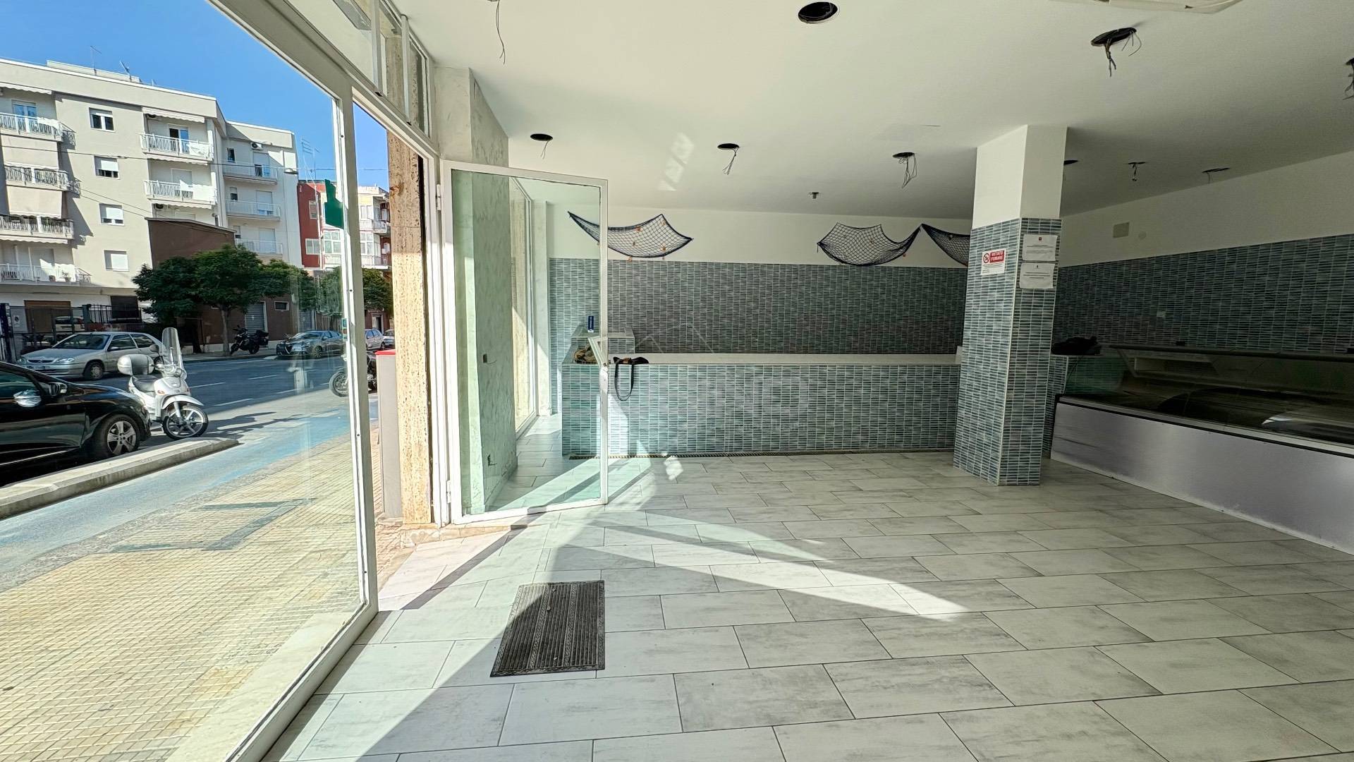 Locale commerciale in affitto a Siracusa, Tica-tisia