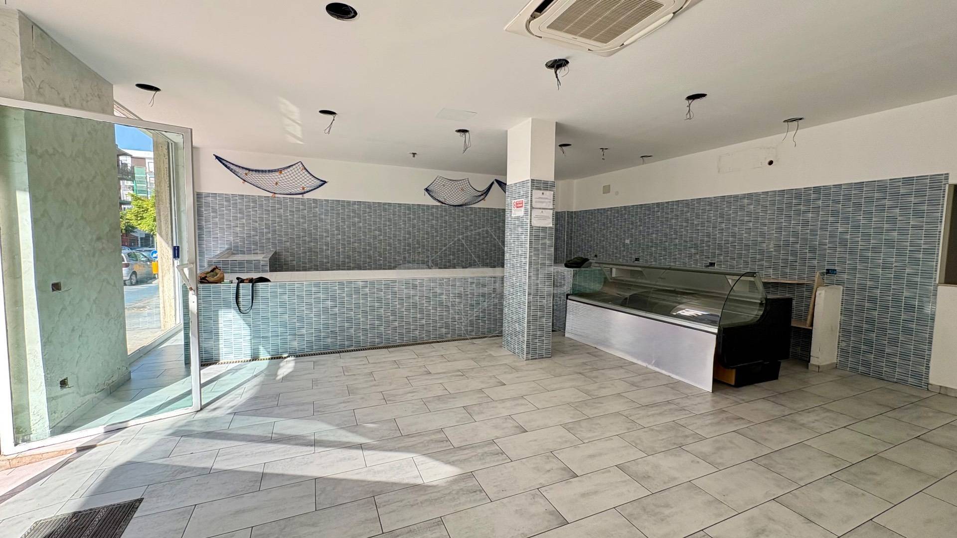 Locale commerciale in affitto a Siracusa, Tica-tisia