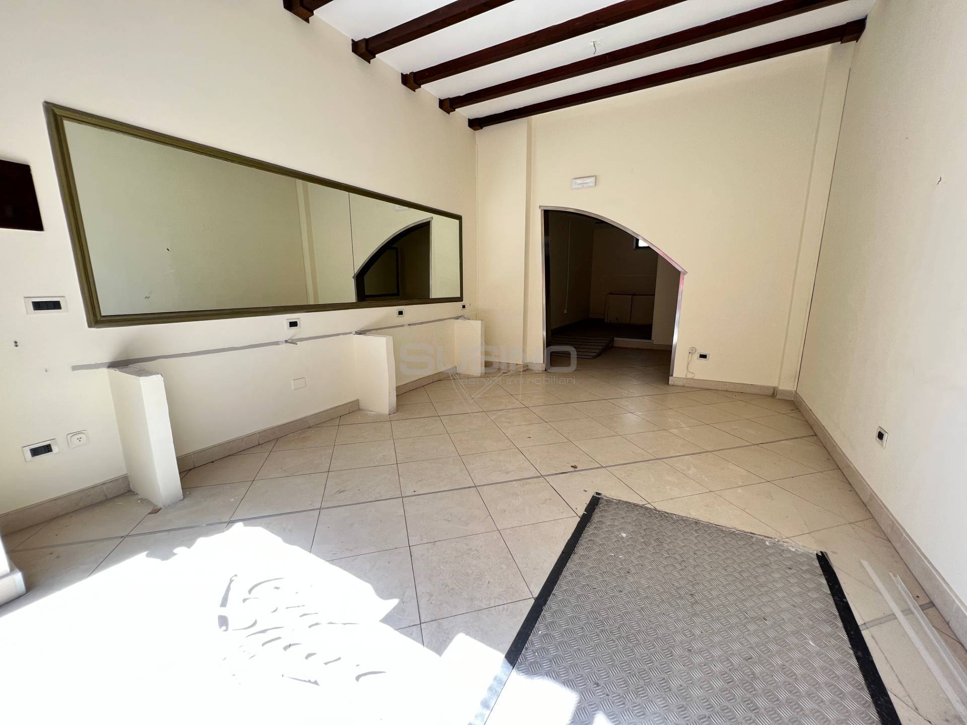 Locale commerciale in vendita a Siracusa, Piazza Adda