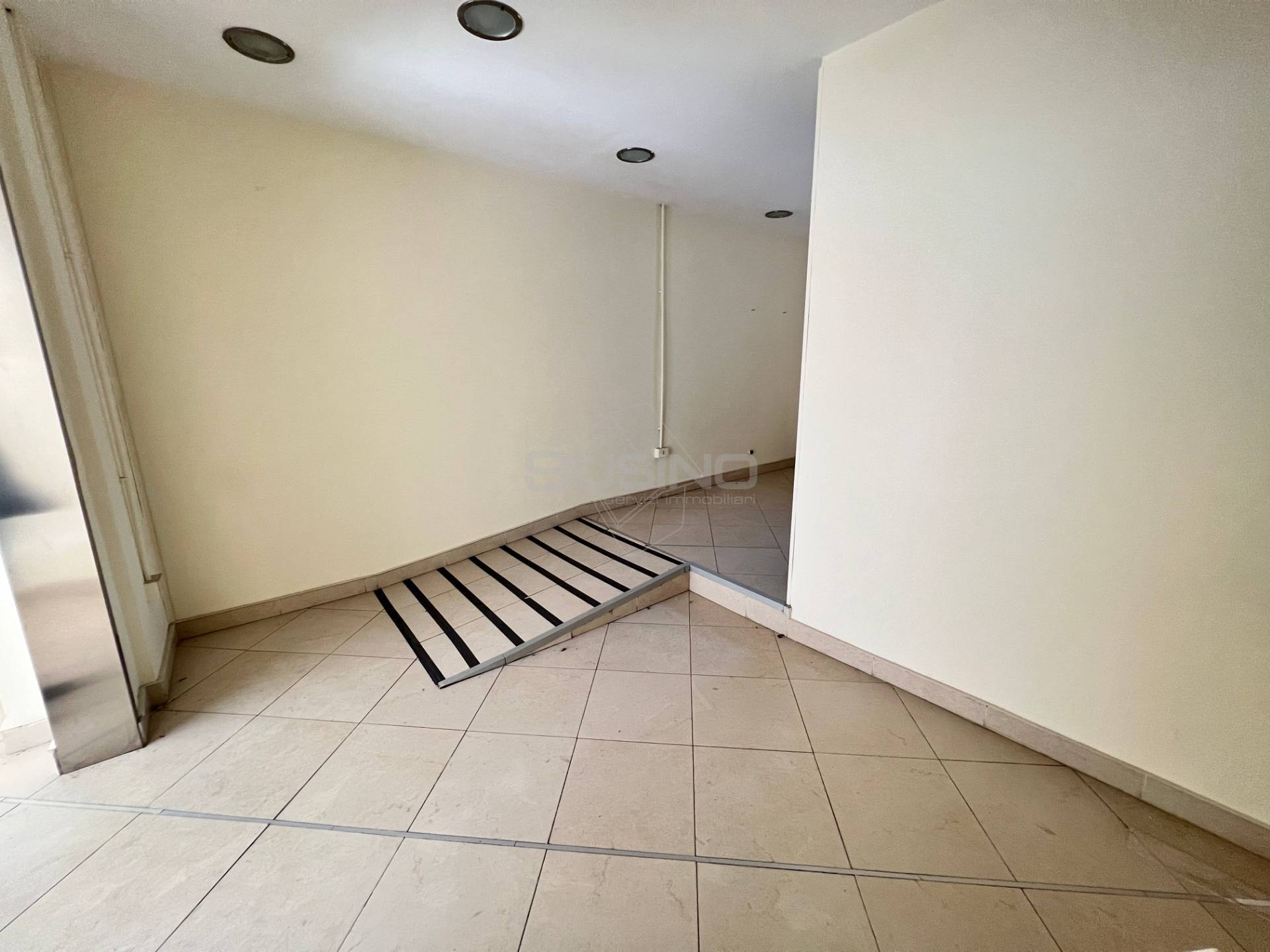 Locale commerciale in vendita a Siracusa, Piazza Adda