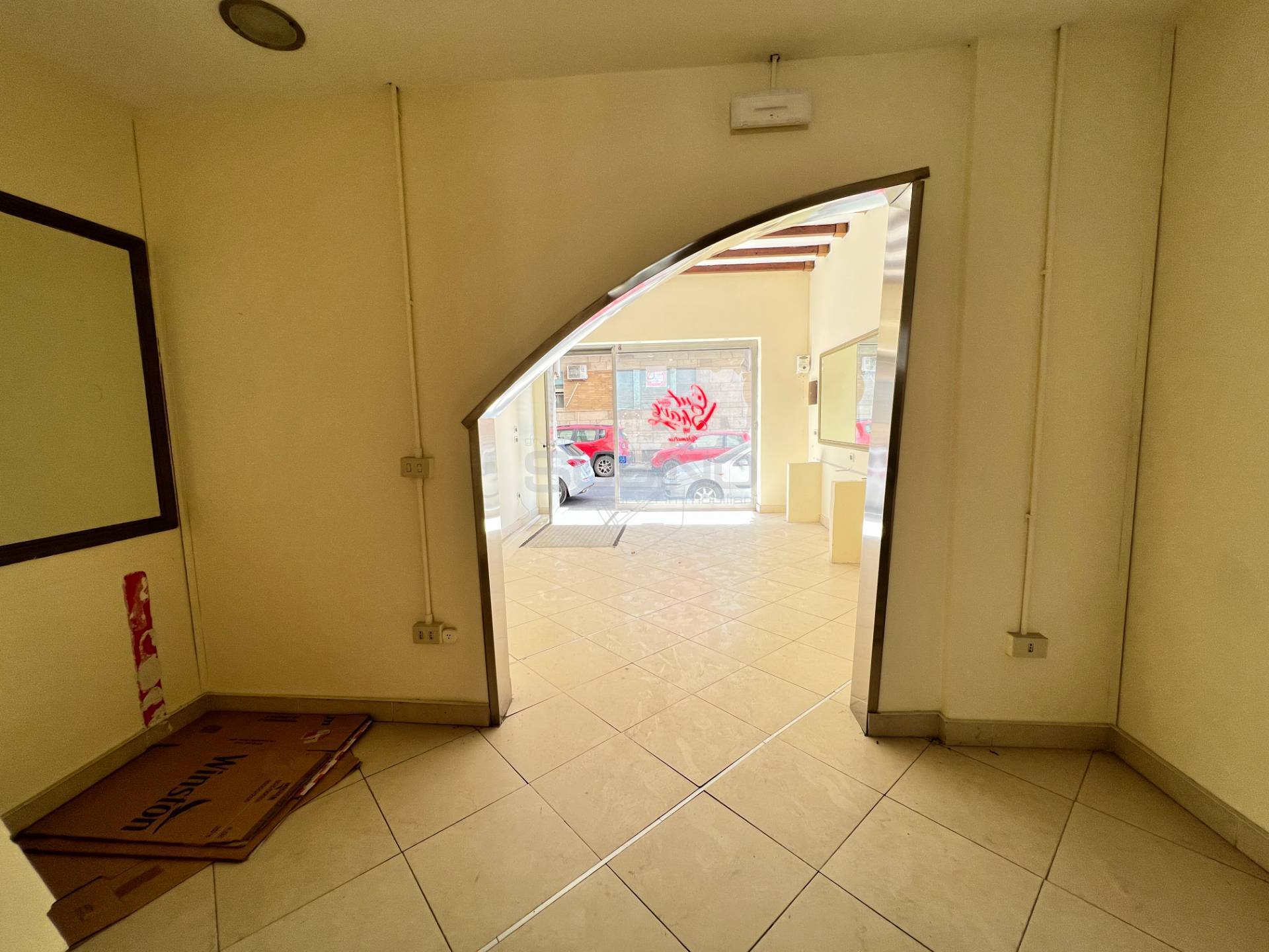 Locale commerciale in vendita a Siracusa, Piazza Adda