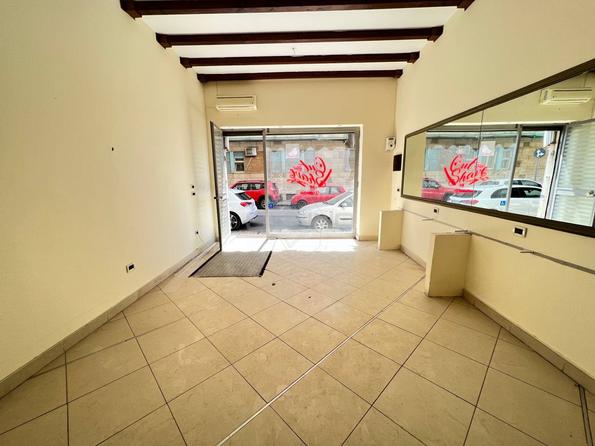 Locale commerciale in vendita a Siracusa, Piazza Adda