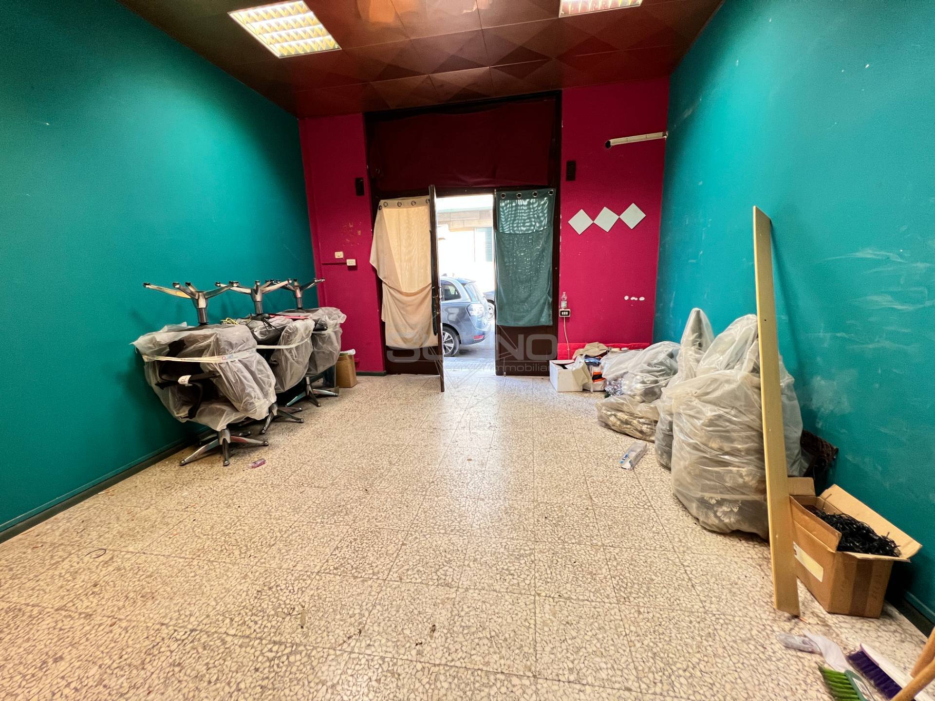 Locale commerciale in vendita a Siracusa, Piazza Adda