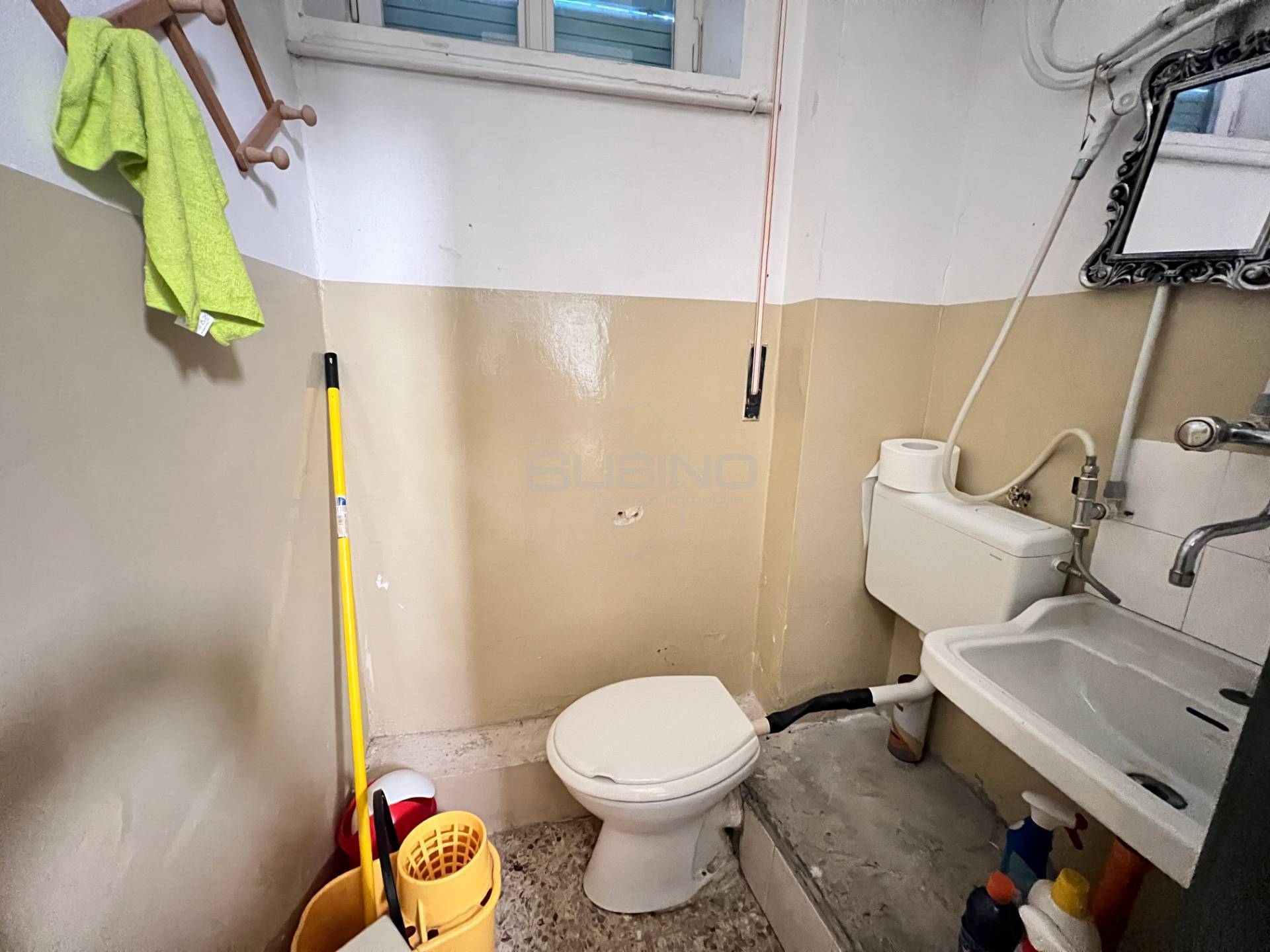 Locale commerciale in vendita a Siracusa, Piazza Adda