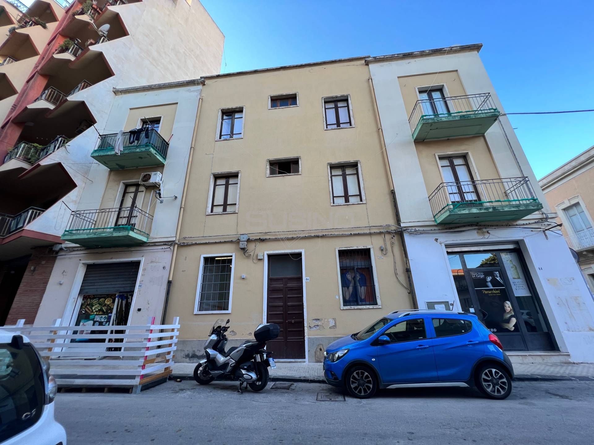 Locale commerciale in vendita a Siracusa, Gelone