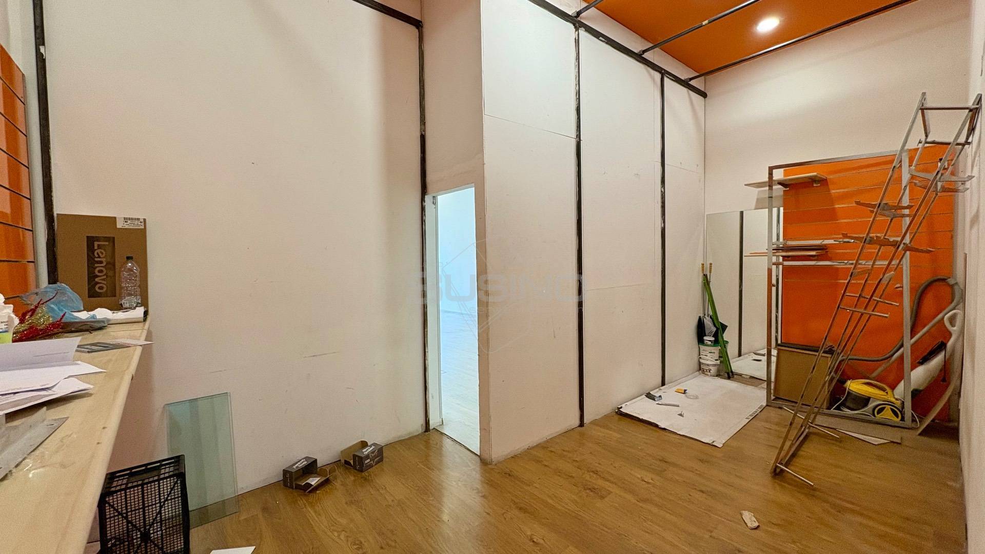 Locale commerciale in affitto a Siracusa, Akradina