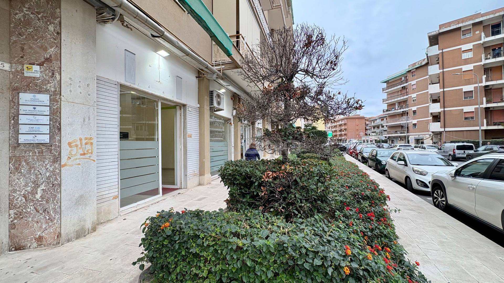 Locale commerciale in affitto a Siracusa, Akradina