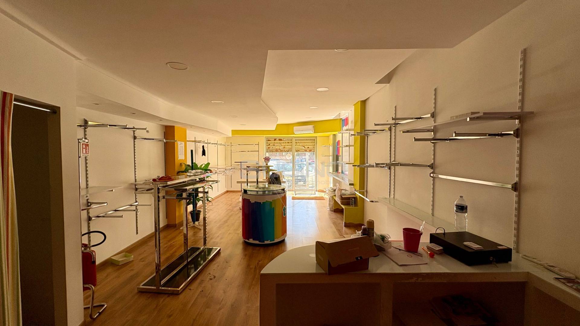 Locale commerciale in vendita a Siracusa, Piazza Adda