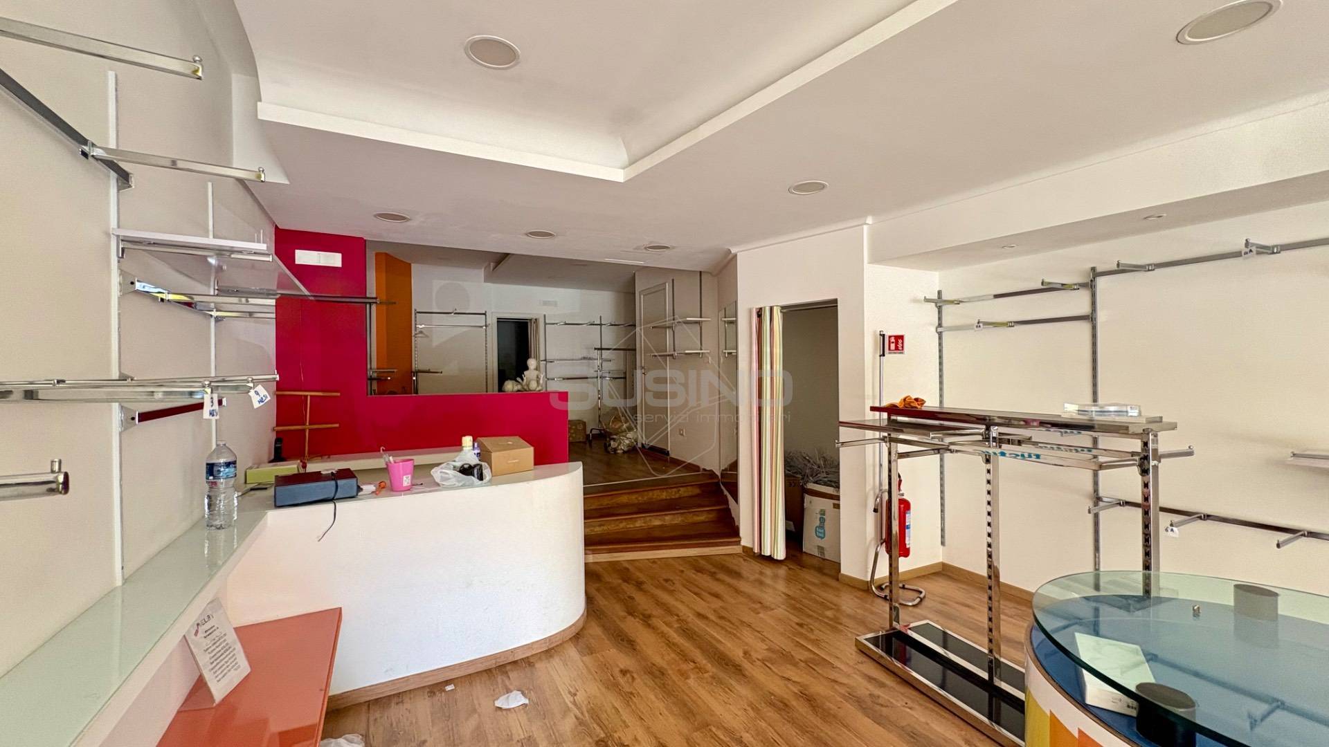 Locale commerciale in vendita a Siracusa, Piazza Adda