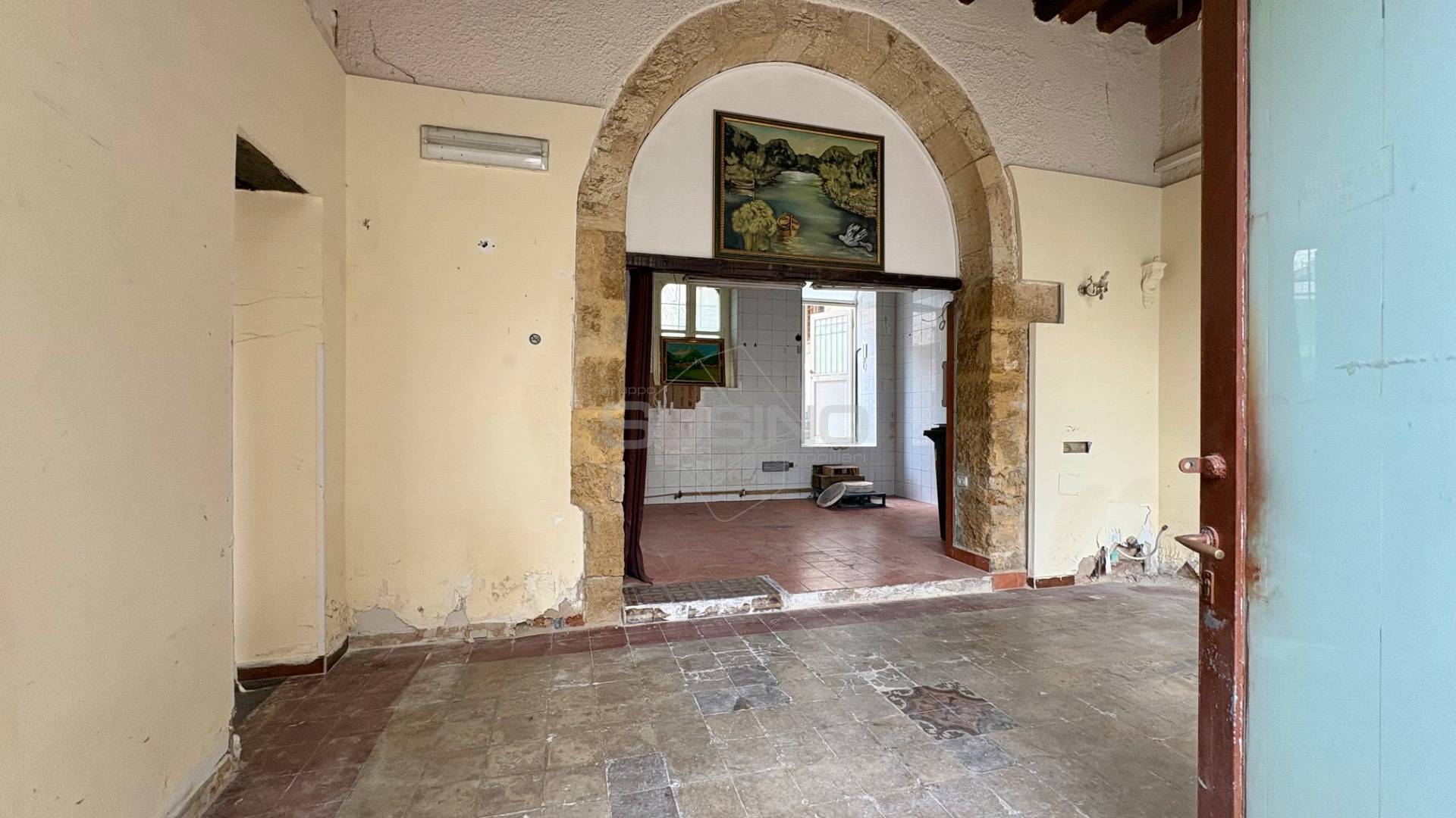 Locale commerciale in affitto a Siracusa, Ortigia