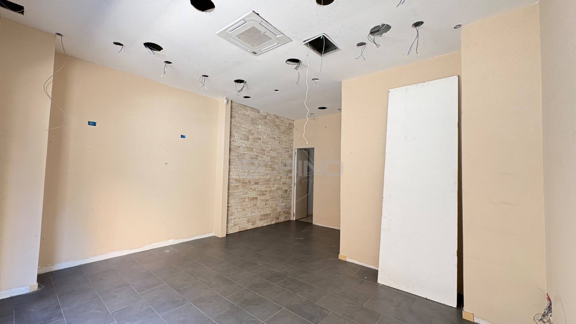 Locale commerciale in vendita a Siracusa, Tica-tisia