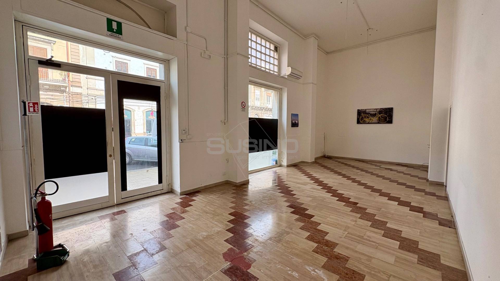 Locale commerciale in affitto a Siracusa, Umbertina