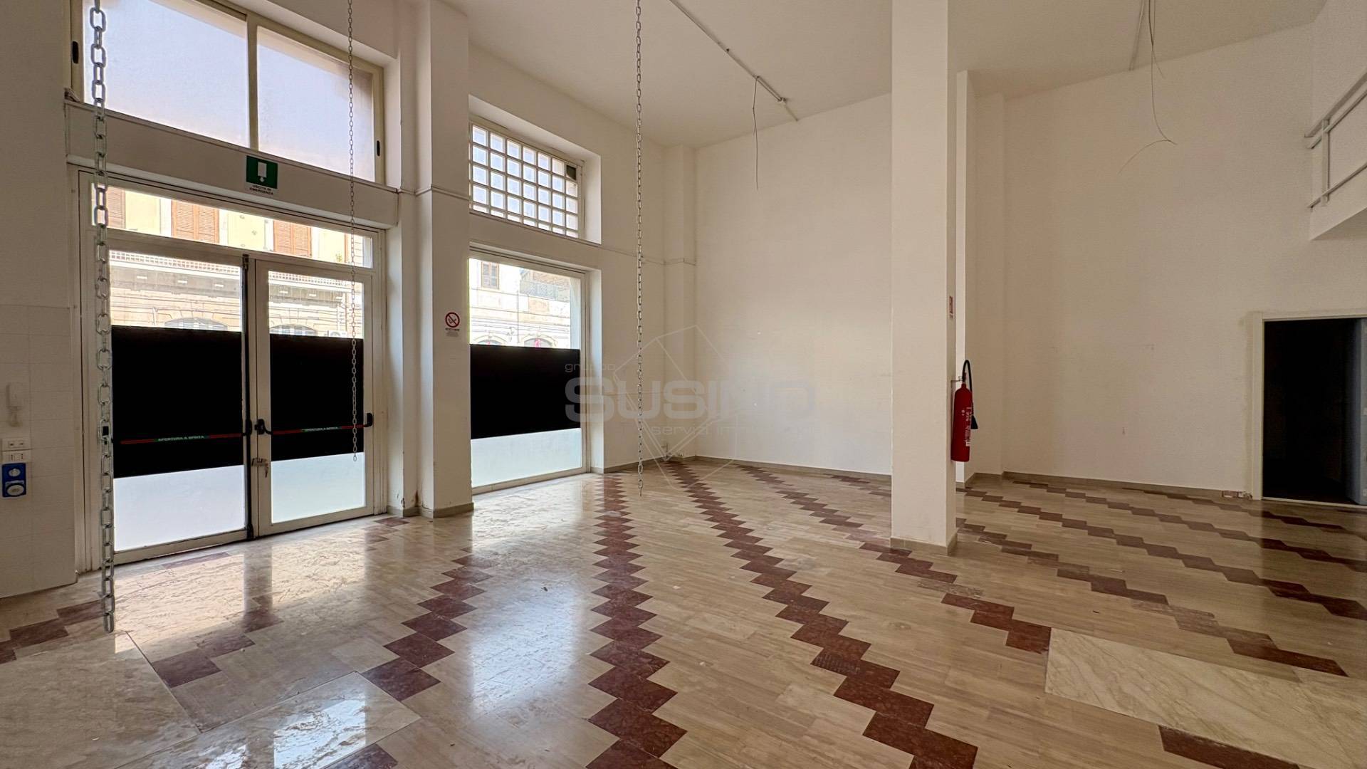 Locale commerciale in affitto a Siracusa, Umbertina