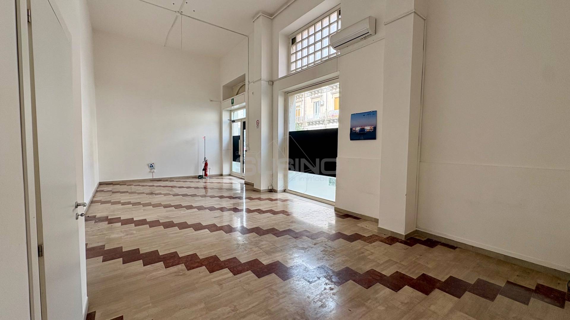 Locale commerciale in affitto a Siracusa, Umbertina