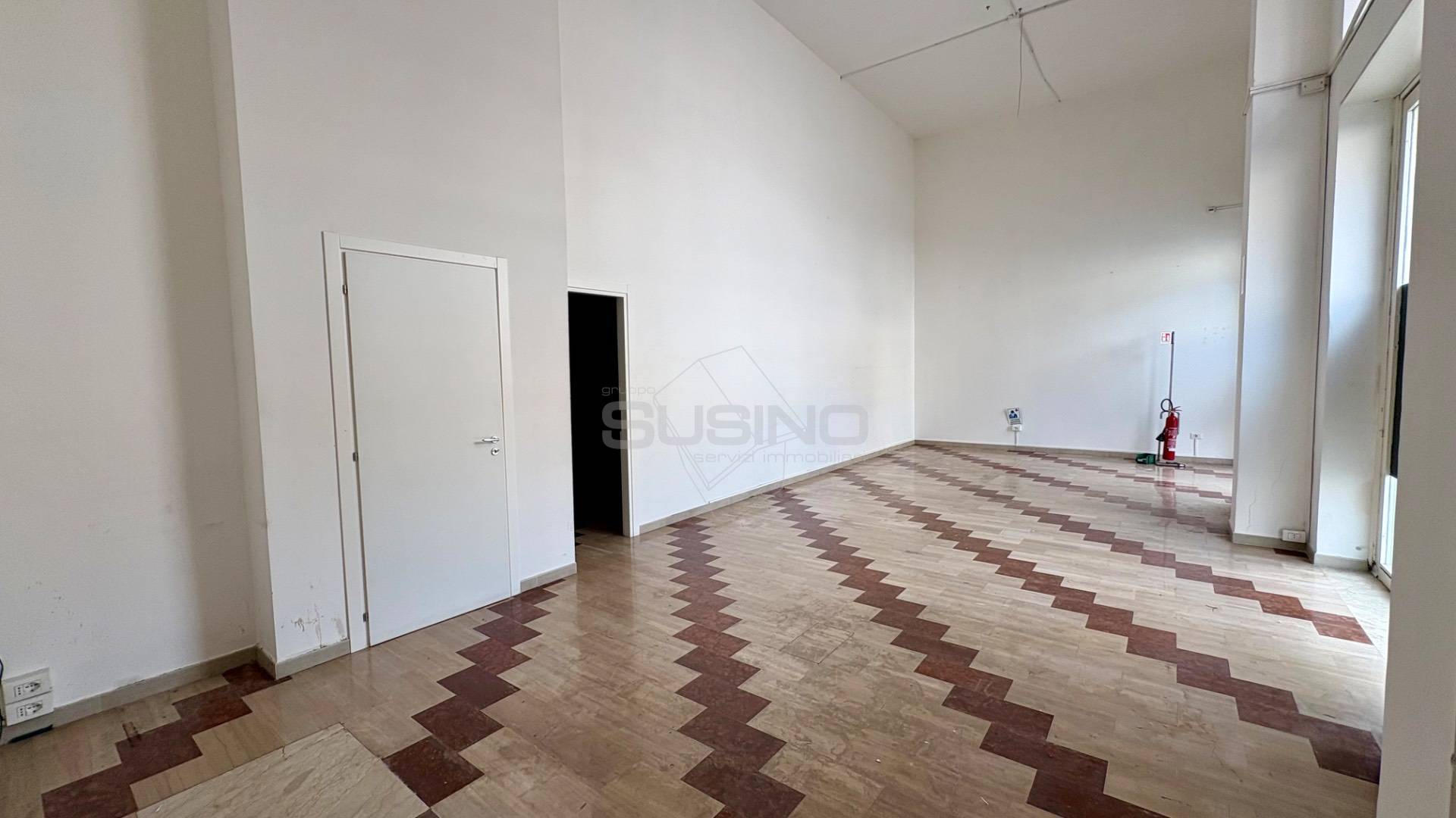 Locale commerciale in affitto a Siracusa, Umbertina
