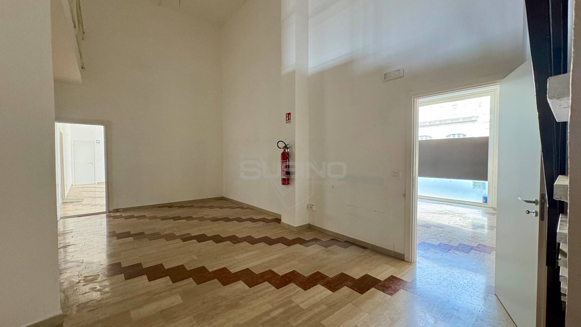 Locale commerciale in affitto a Siracusa, Umbertina