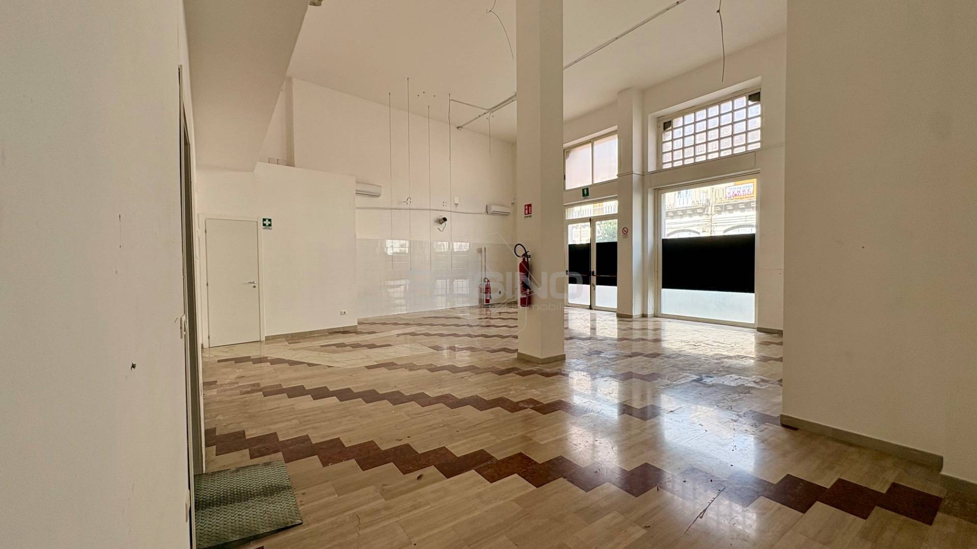 Locale commerciale in affitto a Siracusa, Umbertina