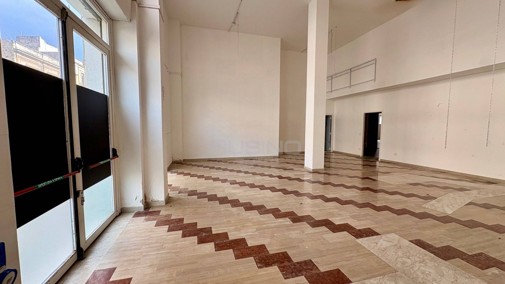 Locale commerciale in affitto a Siracusa, Umbertina