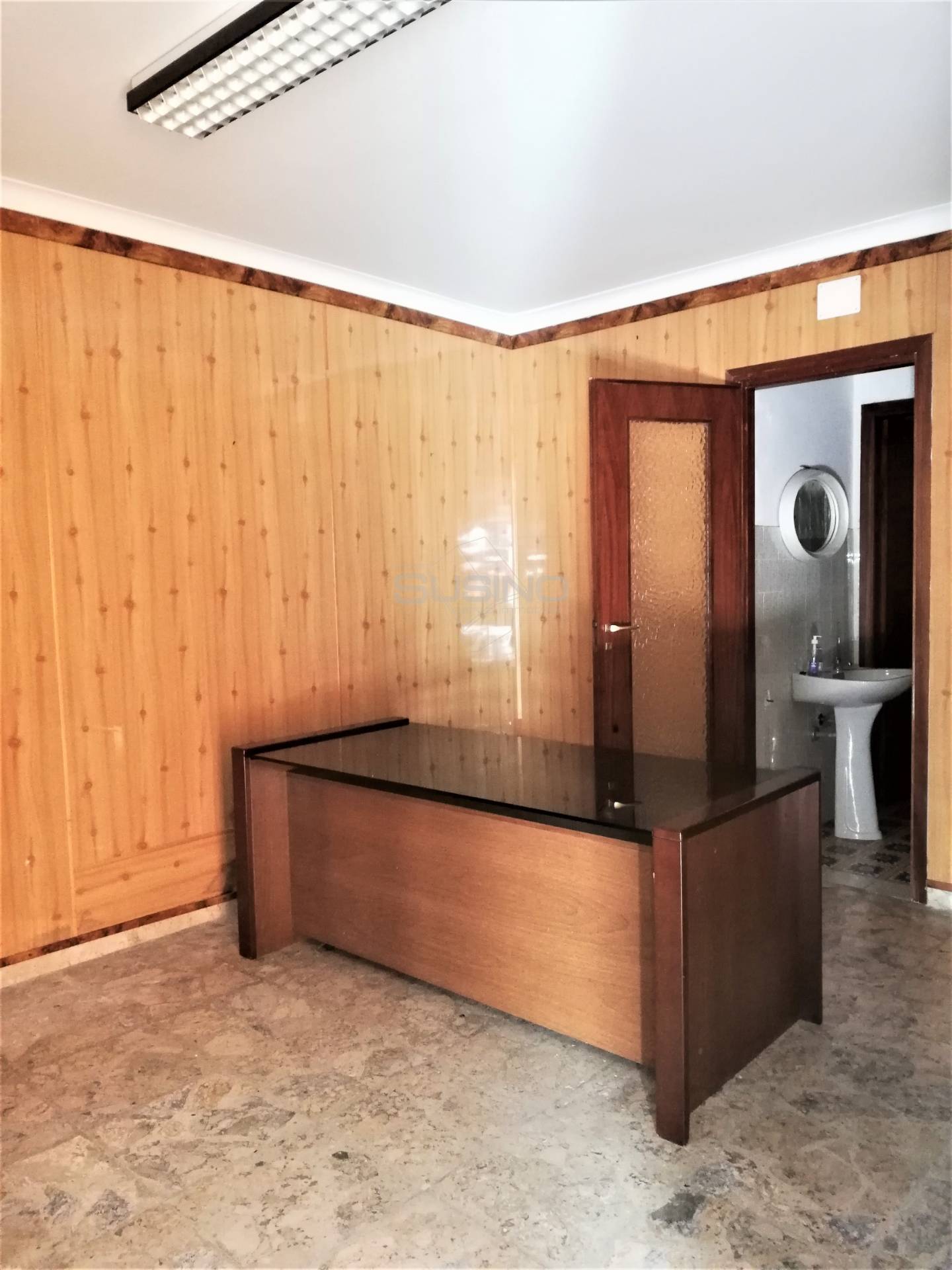 Locale commerciale in vendita a Siracusa, Santa Panagia