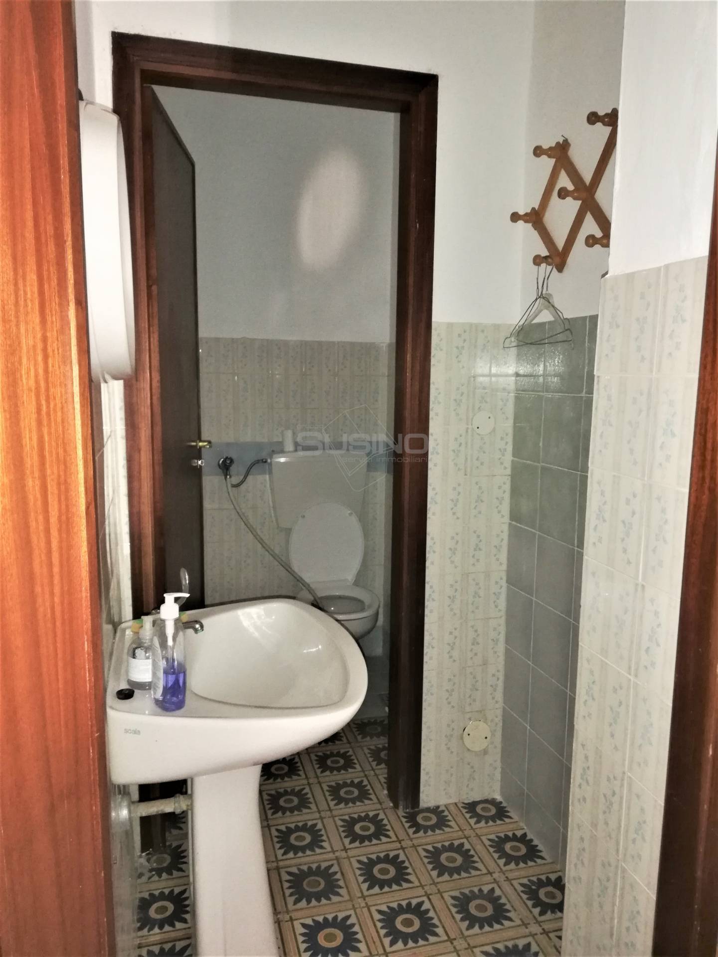 Locale commerciale in vendita a Siracusa, Santa Panagia