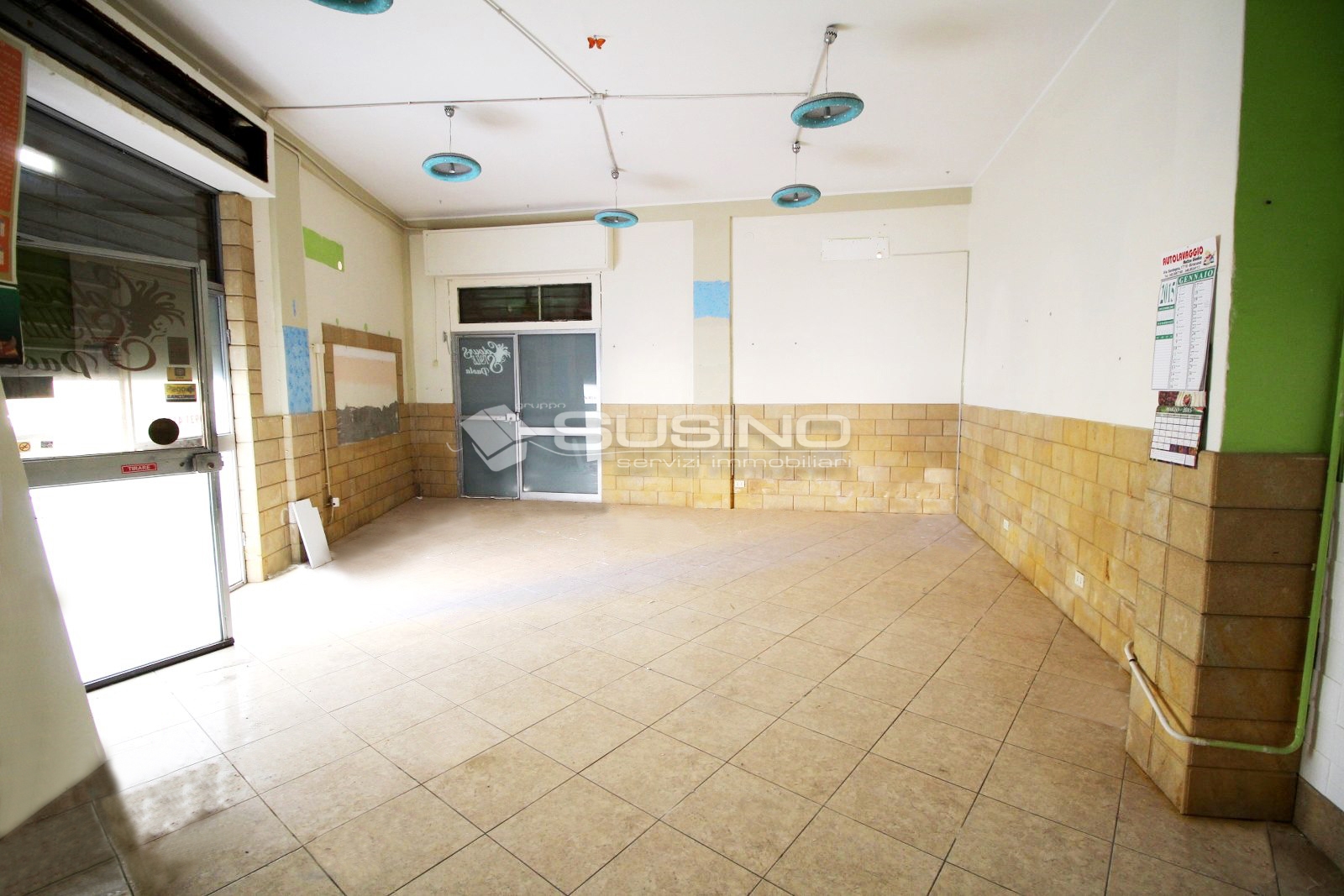 Locale commerciale in vendita a Siracusa, Tunisi