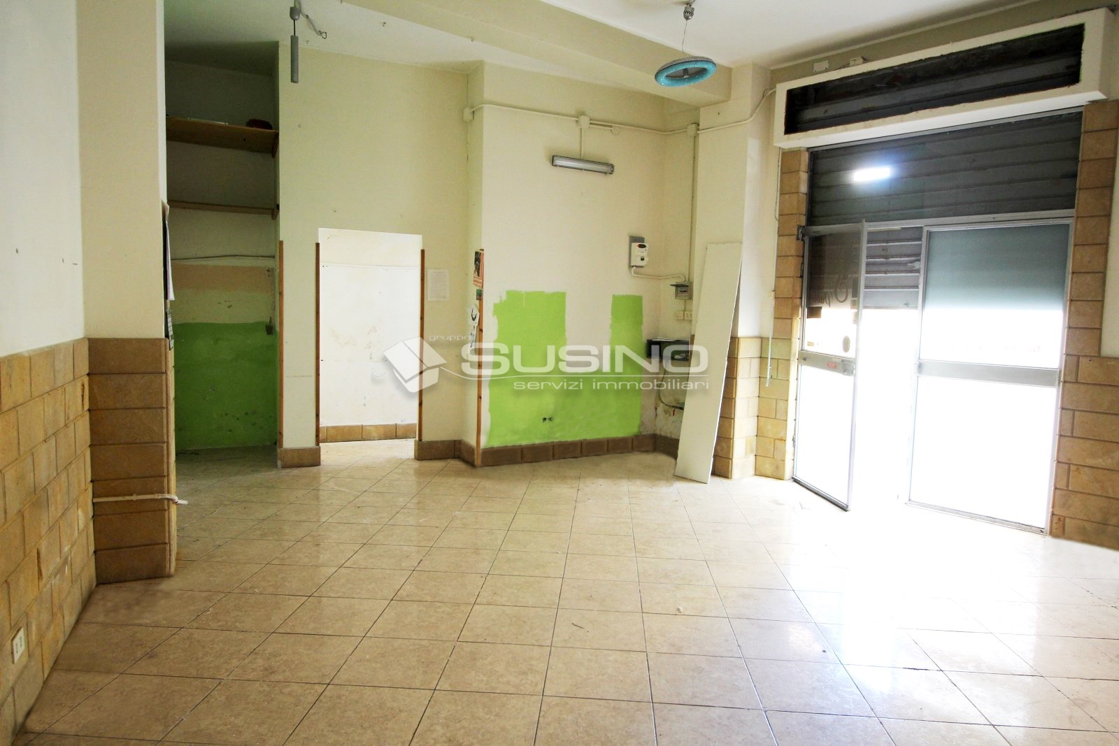 Locale commerciale in vendita a Siracusa, Tunisi