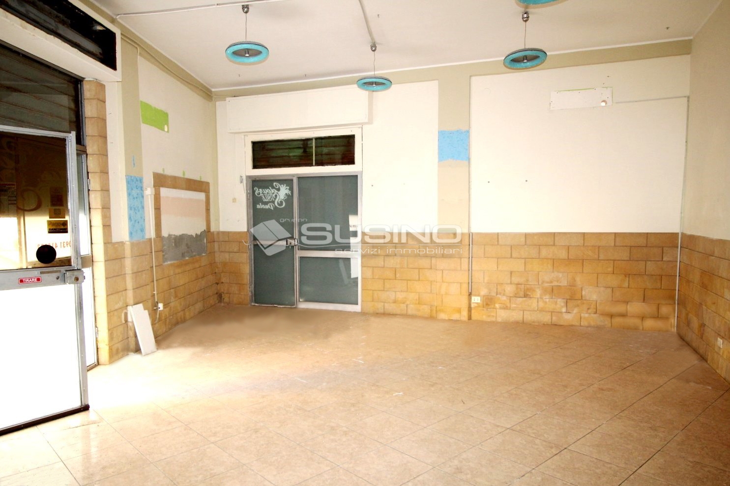 Locale commerciale in vendita a Siracusa, Tunisi