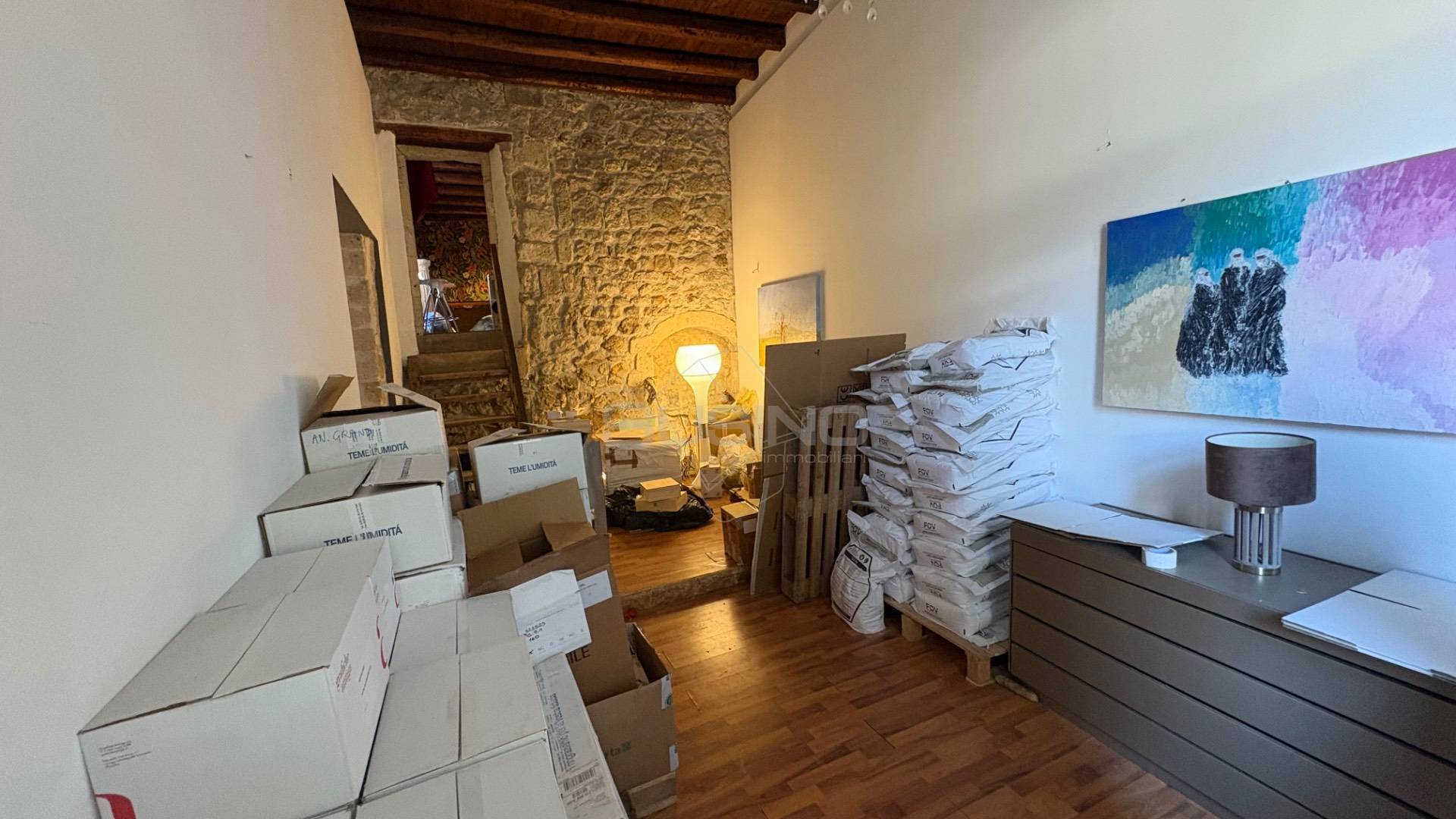 Locale commerciale in affitto a Siracusa, Ortigia