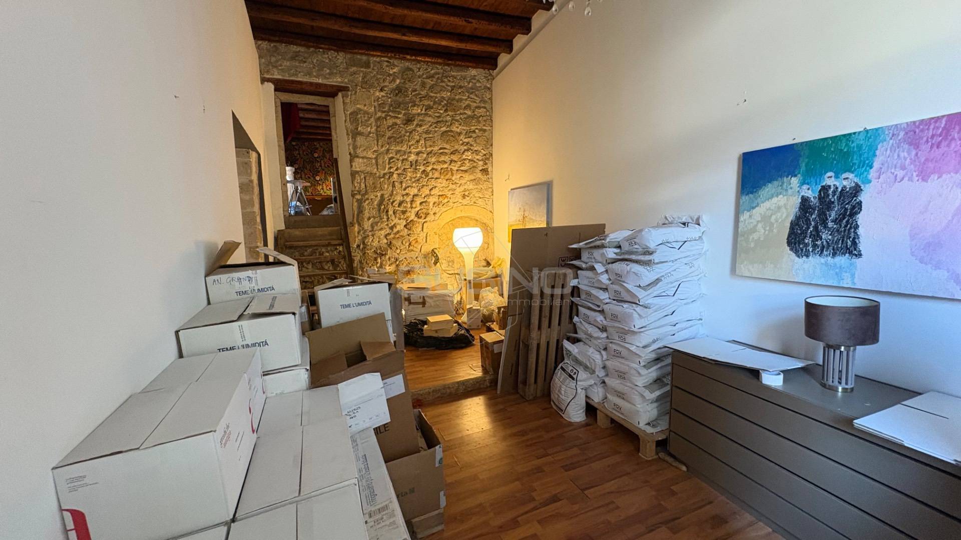 Locale commerciale in affitto a Siracusa, Ortigia