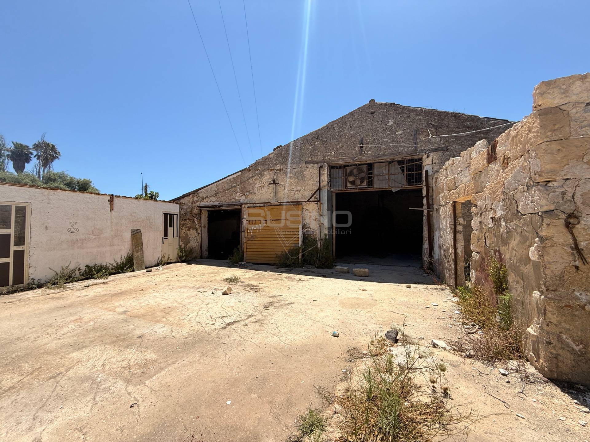 Magazzino in vendita a Siracusa, Elorina