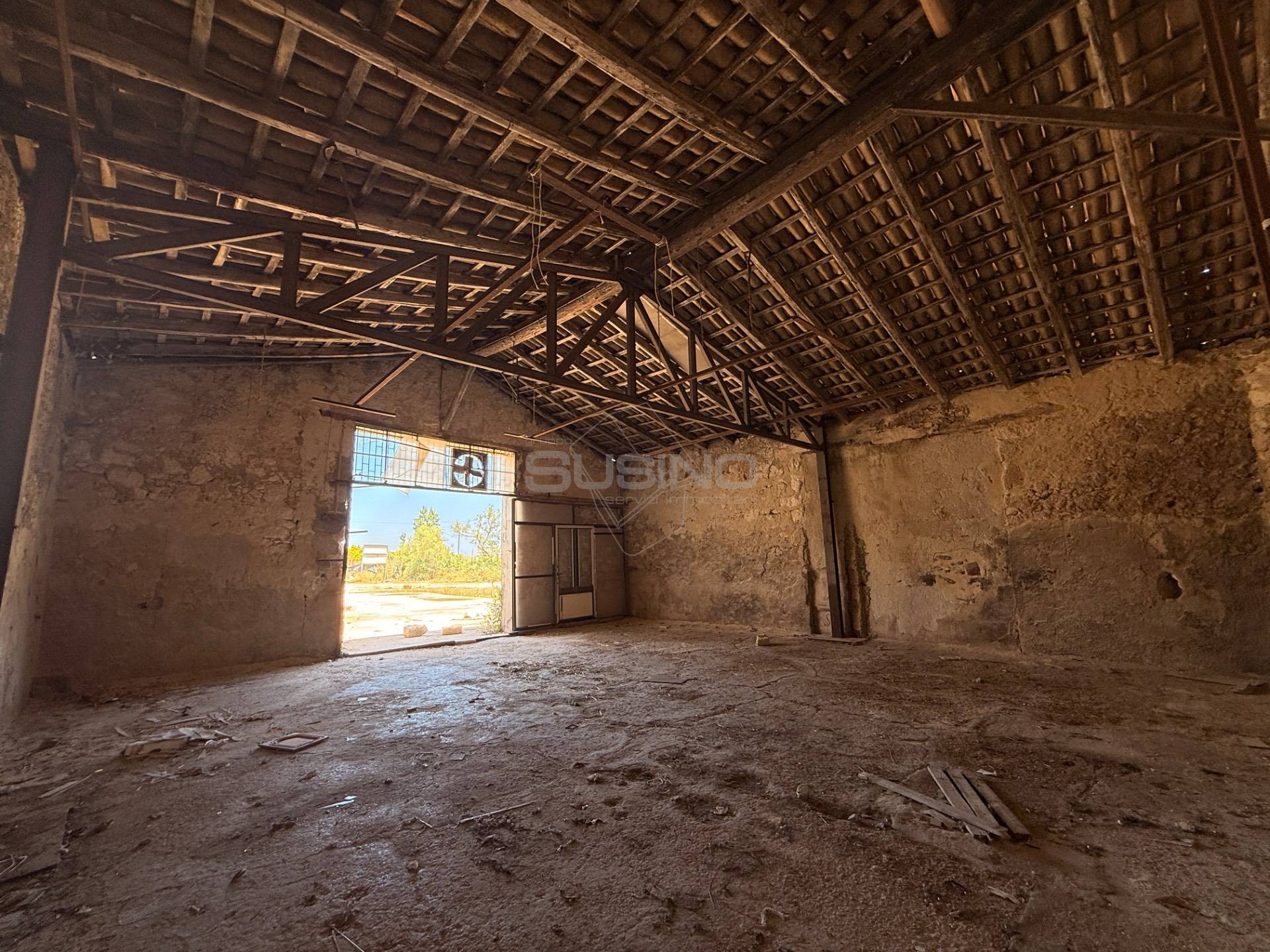 Magazzino in vendita a Siracusa, Elorina