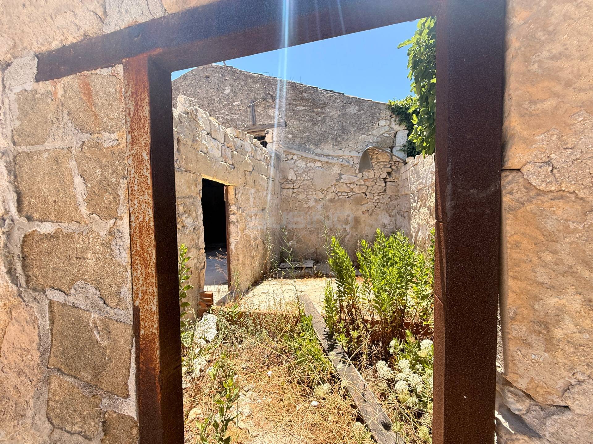 Magazzino in vendita a Siracusa, Elorina