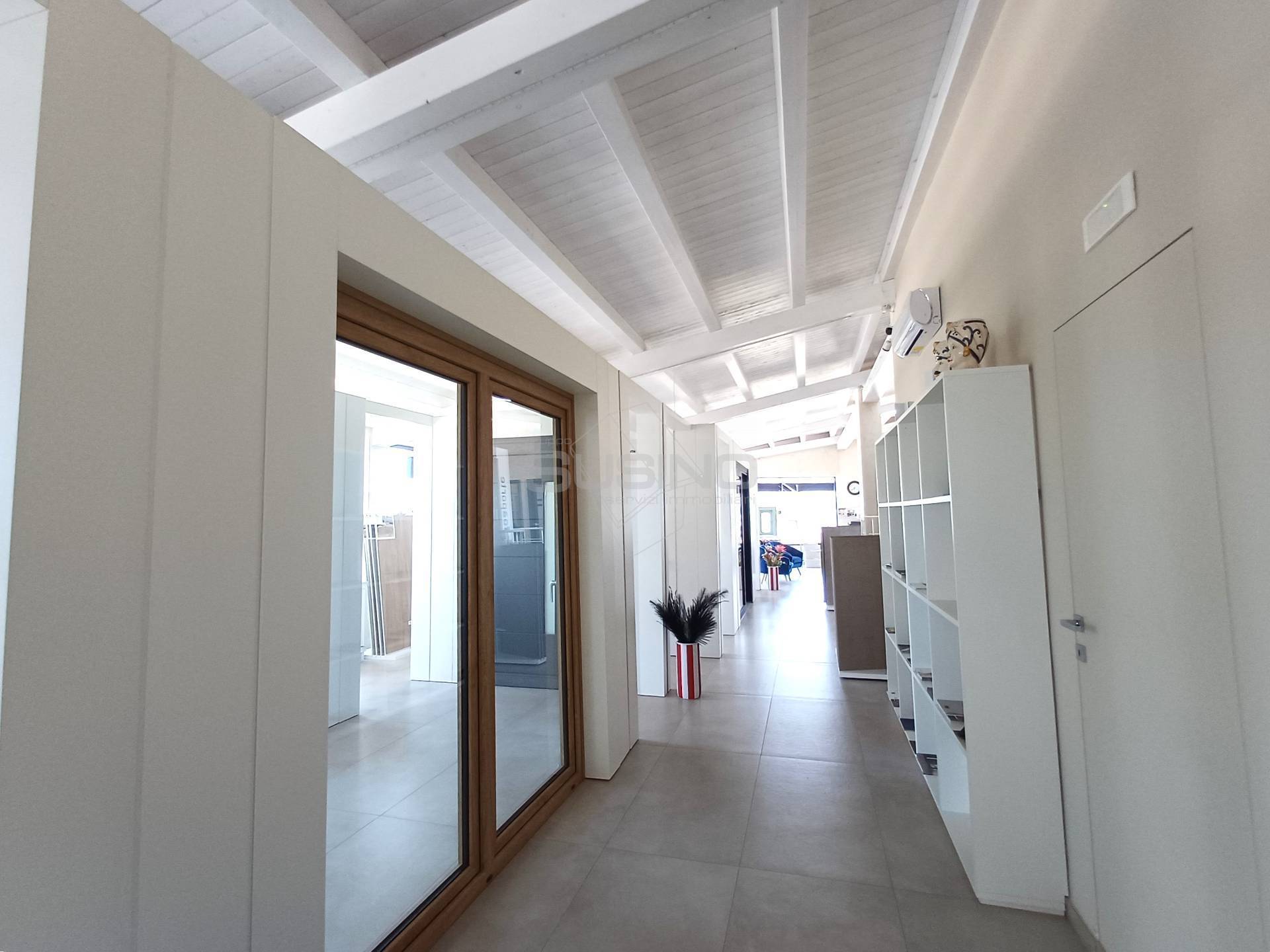 Locale commerciale in vendita a Siracusa, Citt Giardino