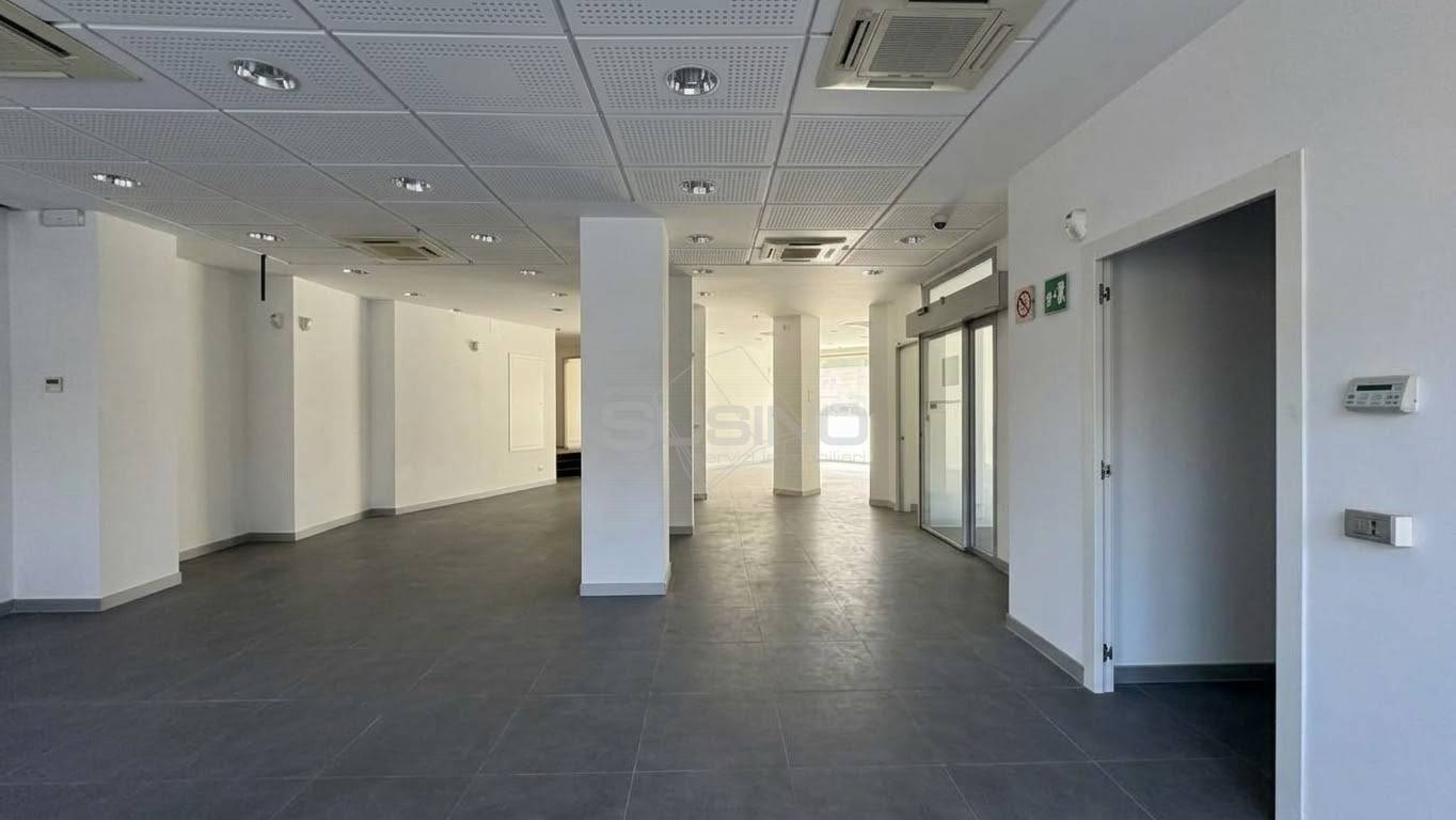 Locale commerciale in affitto a Siracusa, Piazzale Marconi