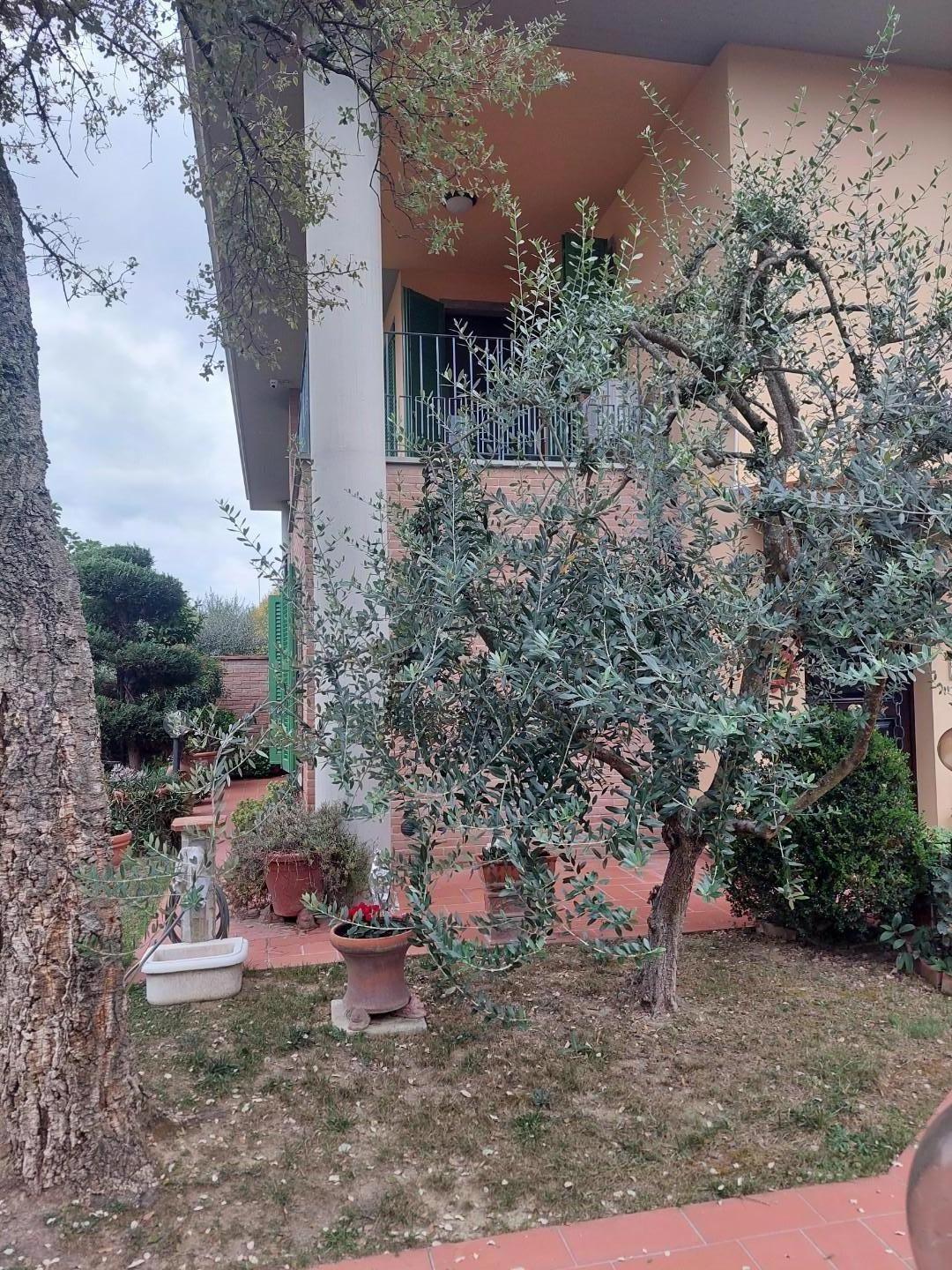 Villa Bifamiliare con giardino a Santa Croce sull'Arno
