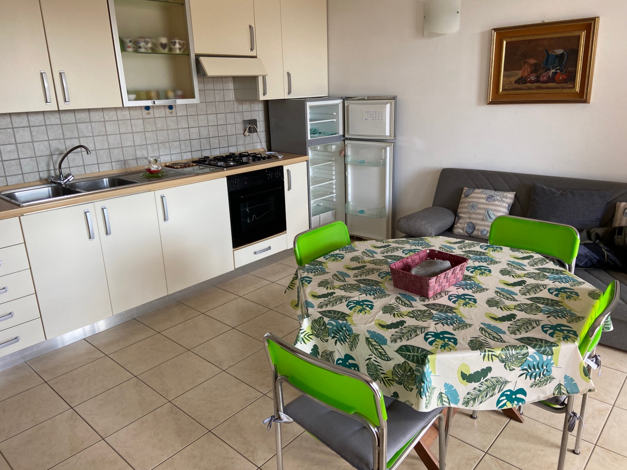 Villa con terrazzo in via litoranea, Follonica