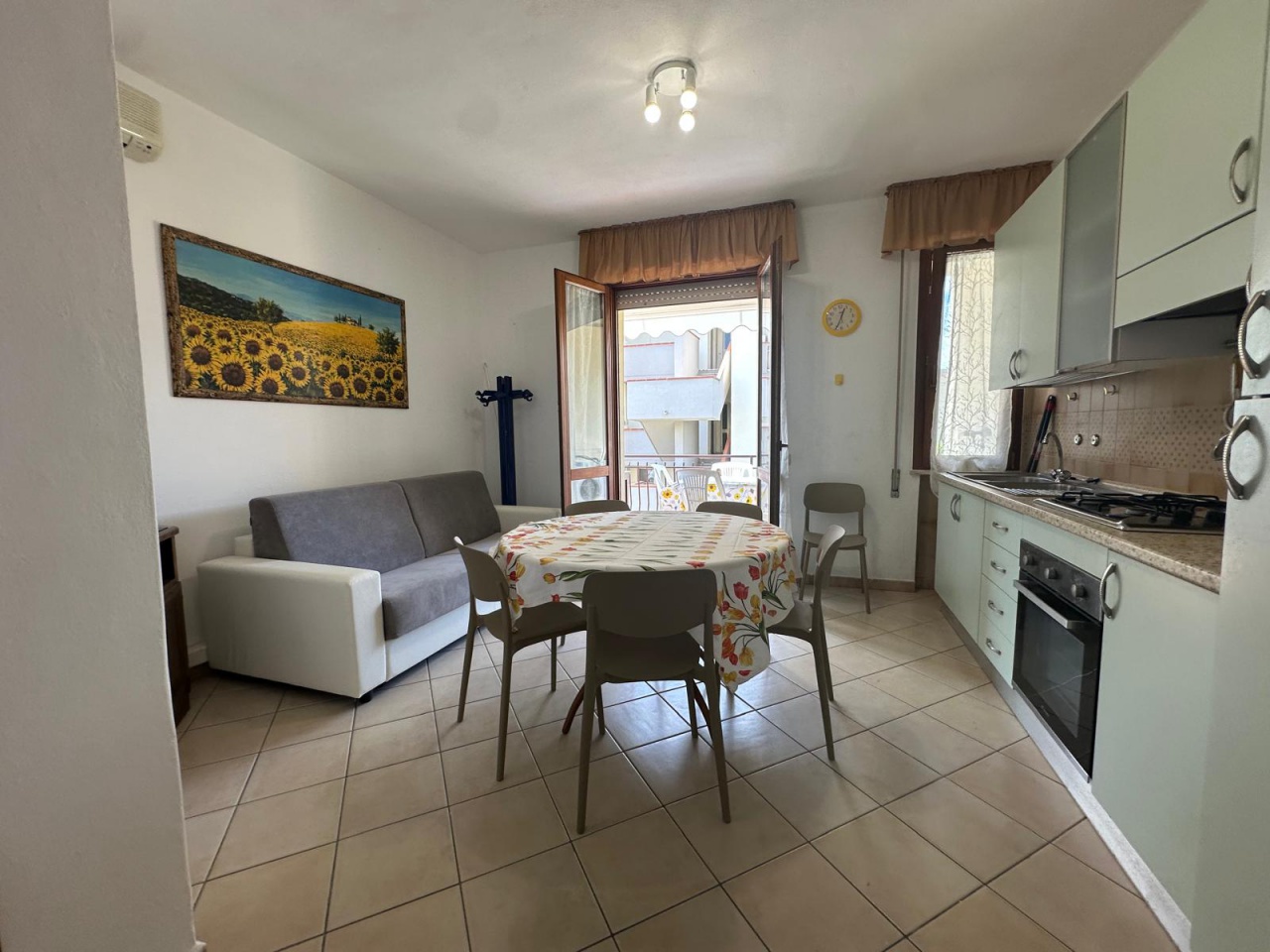 Bilocale con terrazzo in via capraia, Follonica