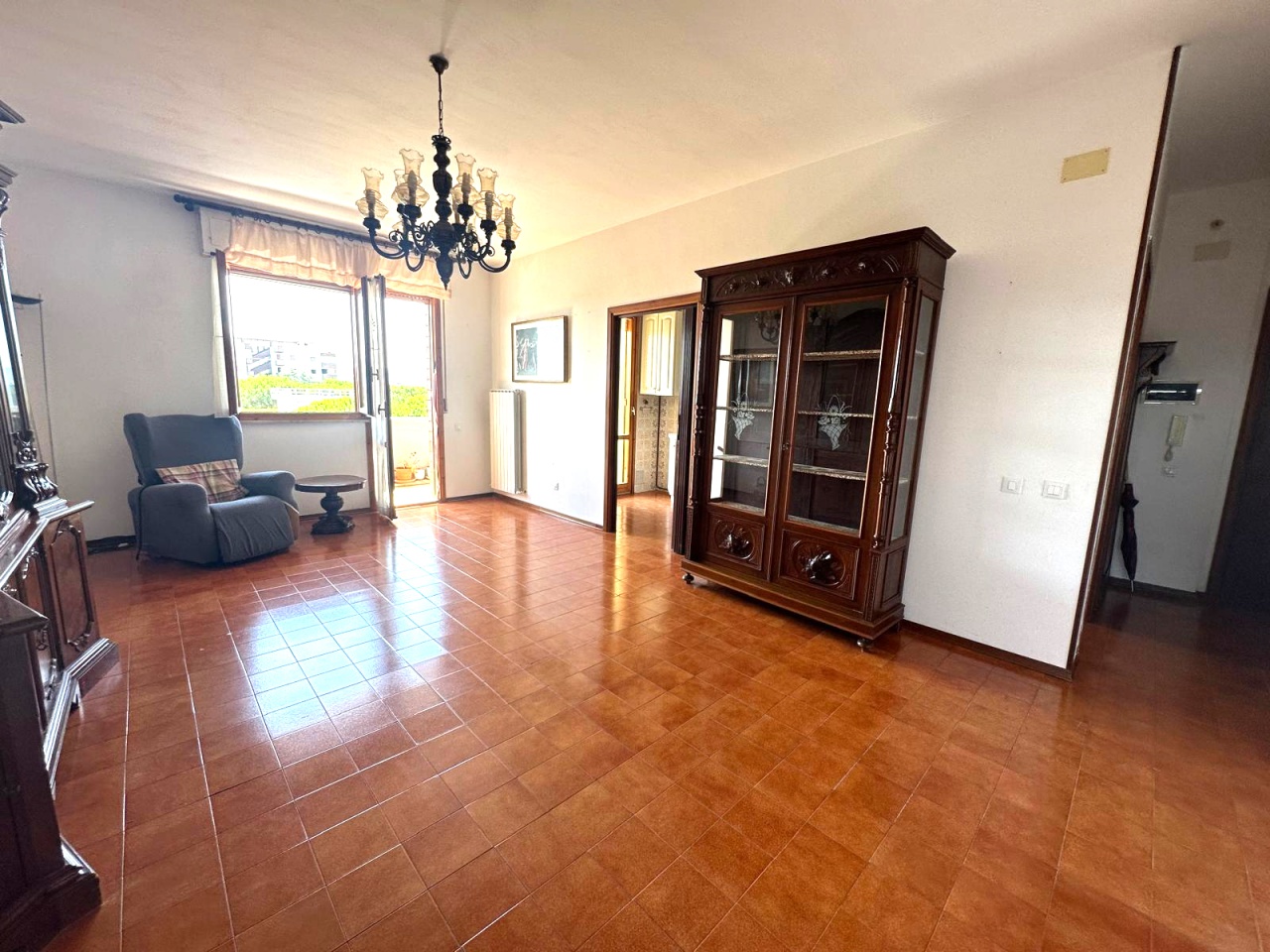 Appartamento con box in via de gasperi, Follonica