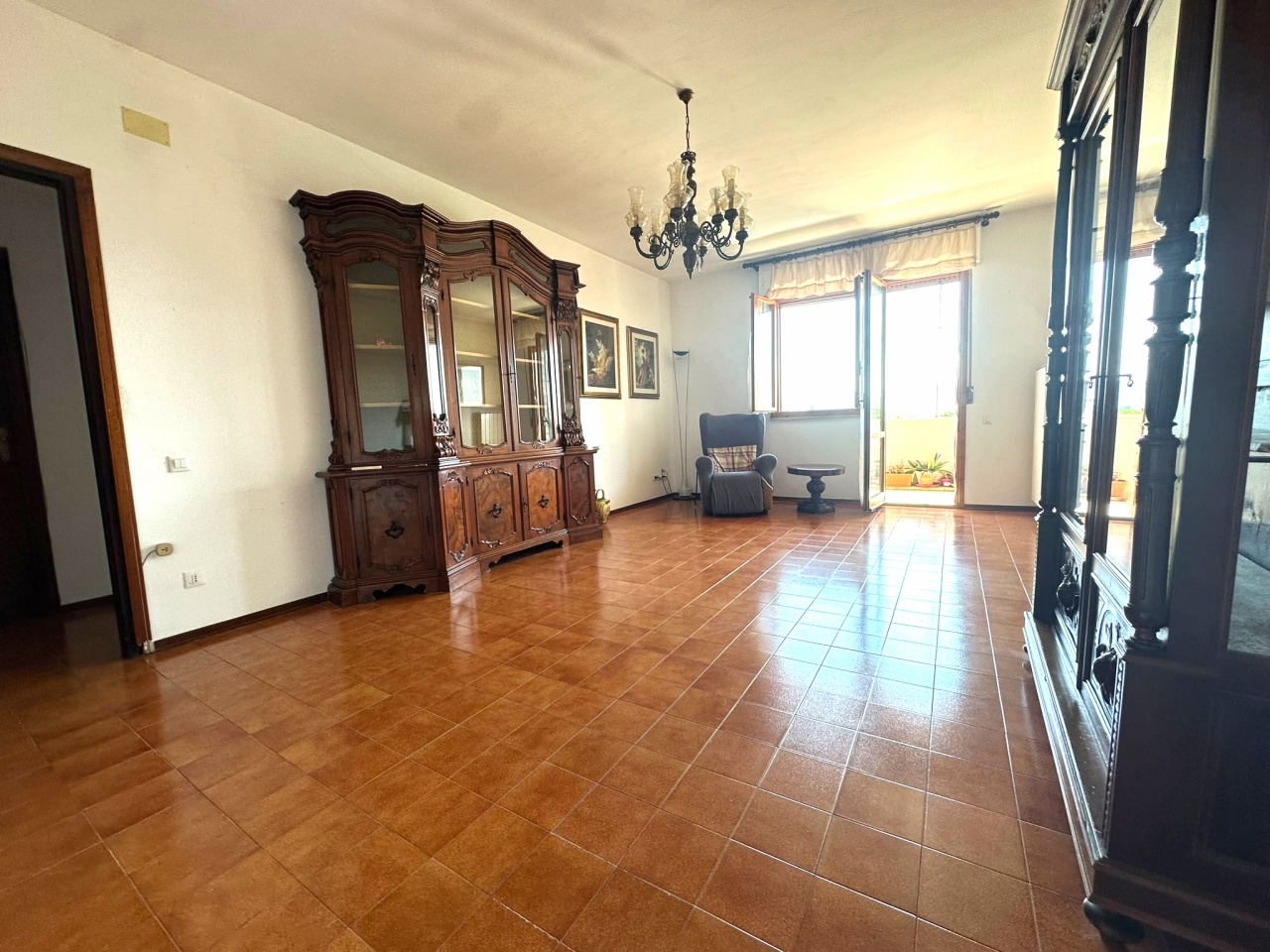 Appartamento con box in via de gasperi, Follonica