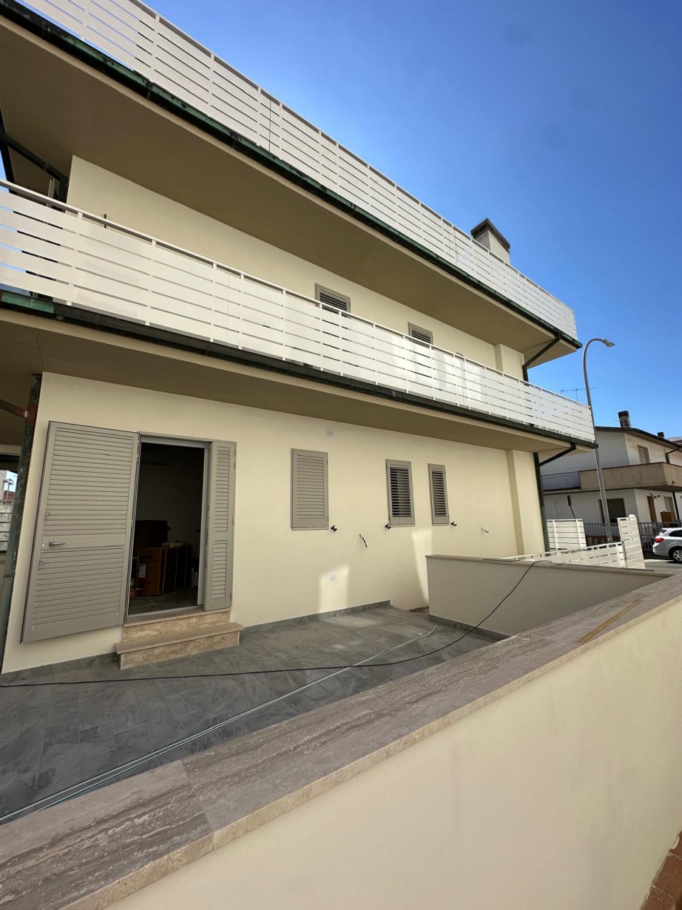 Trilocale con terrazzo in via piemonte, Follonica