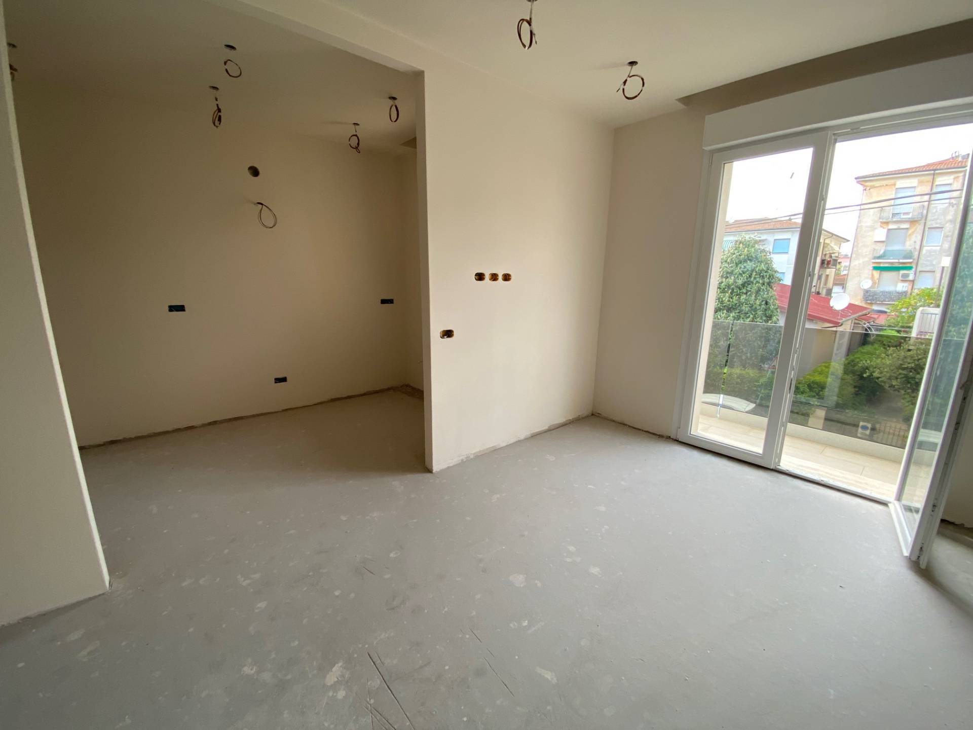 Appartamento in vendita a Viareggio, Ex Campo d'Aviazione