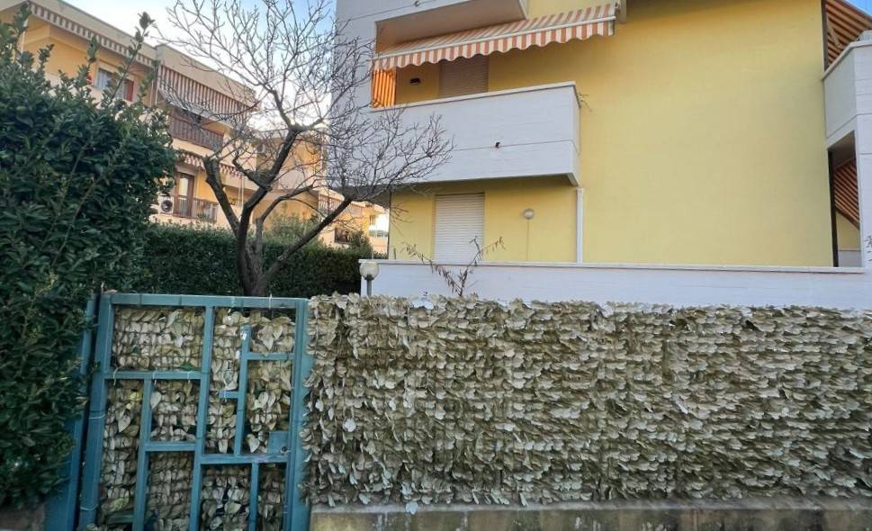 Appartamento piano terra in vendita a Viareggio, Terminetto