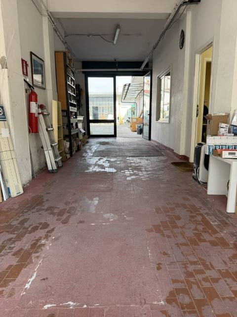 Locale commerciale in vendita a Viareggio, Centro Storico